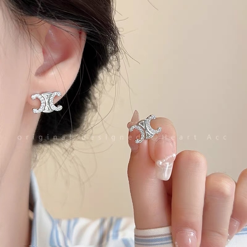 "National trend light Luxury Arc de Triomphe pearl earrings for Women 2023 Zircon Little Chanel style, niche design sense, high-end commuting stud earrings, stud earrings, Zircon earrings, star-style stud earrings, Little Chanel Double C pearl silver needle stud earrings for women, light. detail image 9