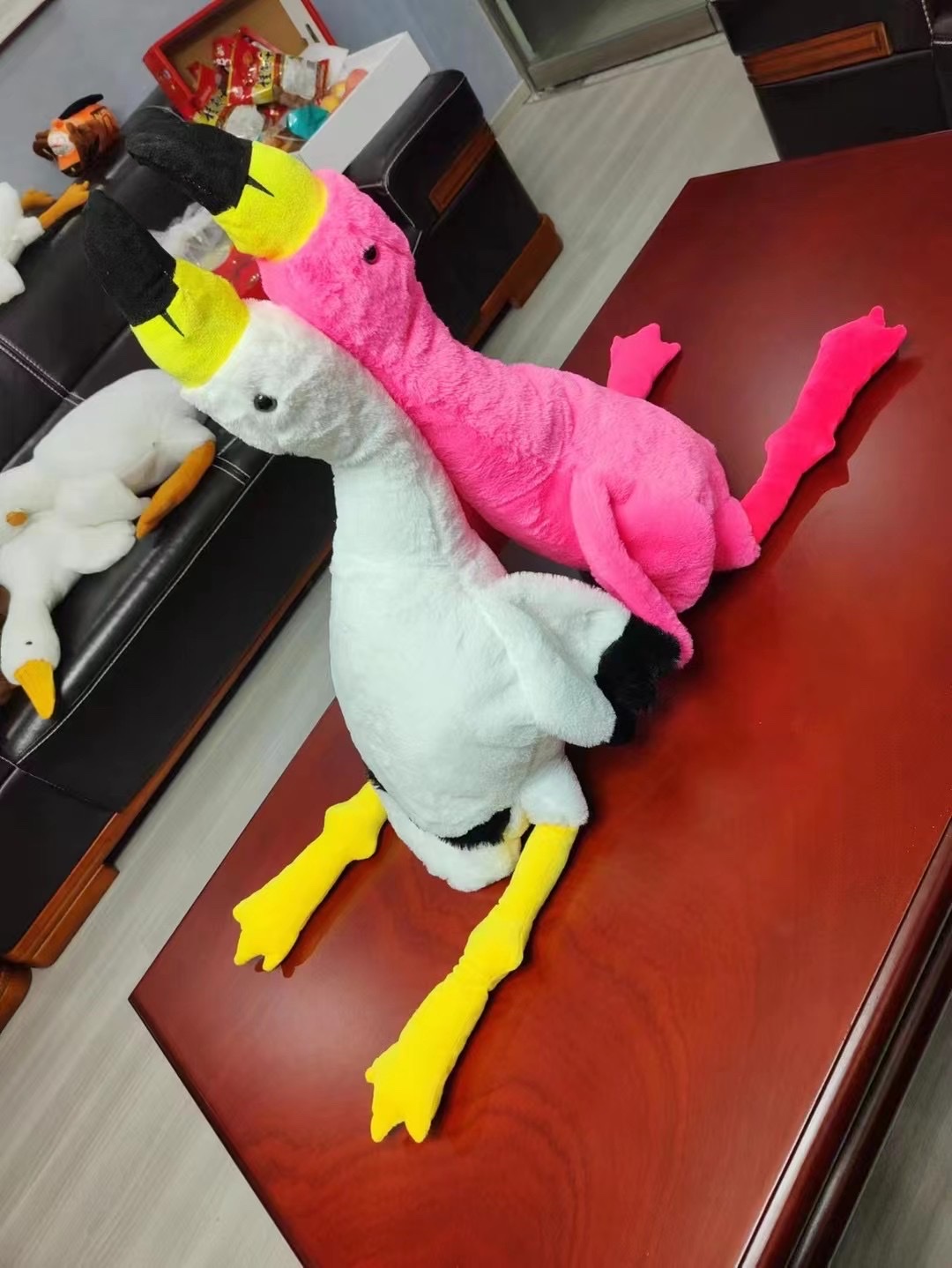 火烈鸟，七个尺寸​50㎝，70㎝，90㎝，110㎝​130㎝，160㎝，190㎝毛绒玩具