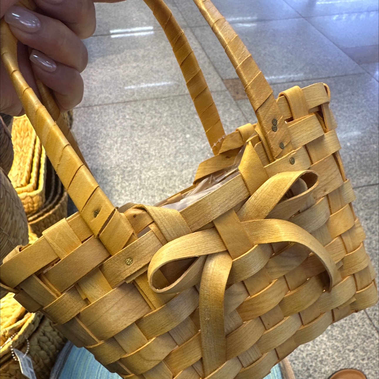 Exquisitely woven bamboo baskets, flower basket gift boxes, decorative artificial flowers, flower basket artworks, indoor and outdoor decorative items