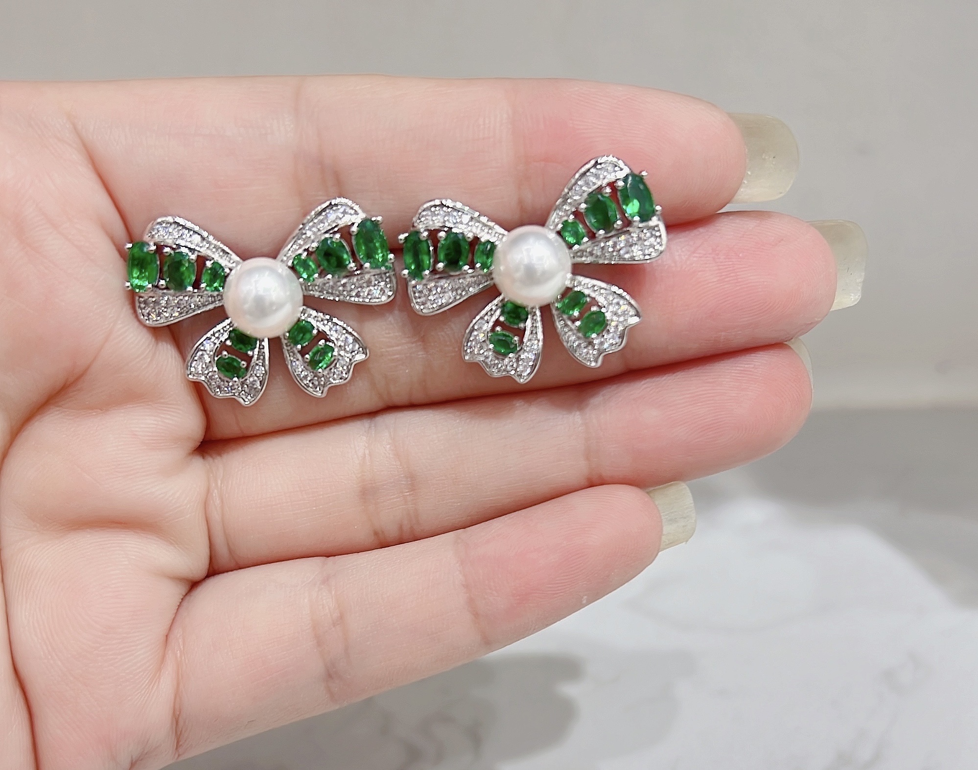 锆石耳环女款饰品 璀璨闪耀明星同款耳饰 简约时尚耳环潮流蝴蝶结耳环