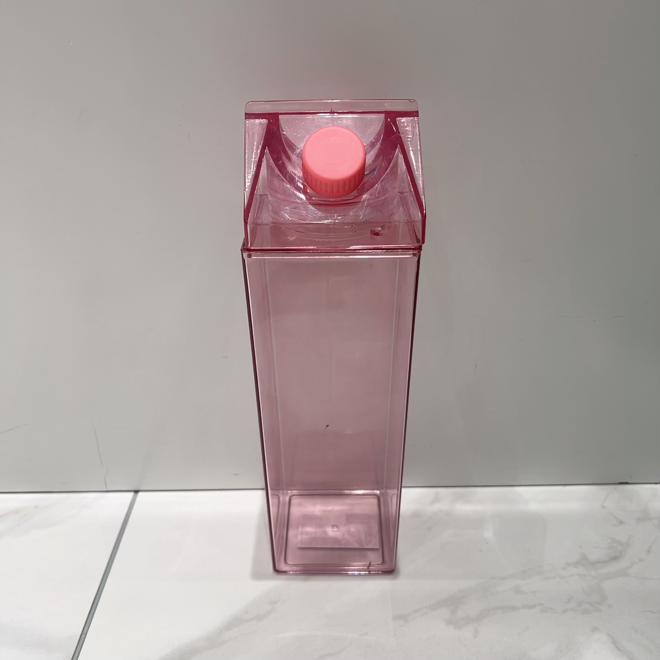 简便透明塑料彩色牛奶杯