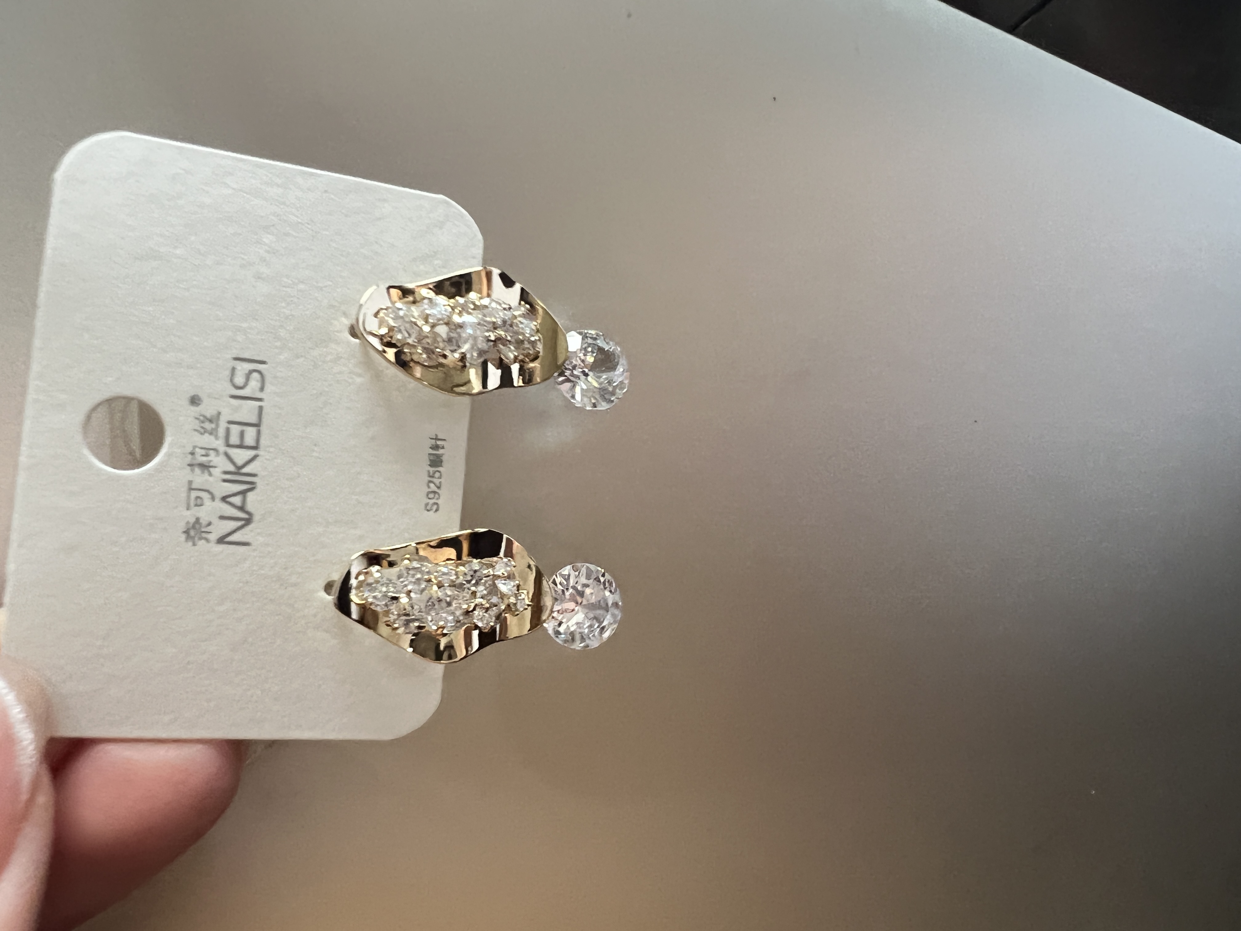 Zircon earrings and jewelry shine brightly. Star-style earrings, exquisite earrings, women's jewelry, trendy style earrings