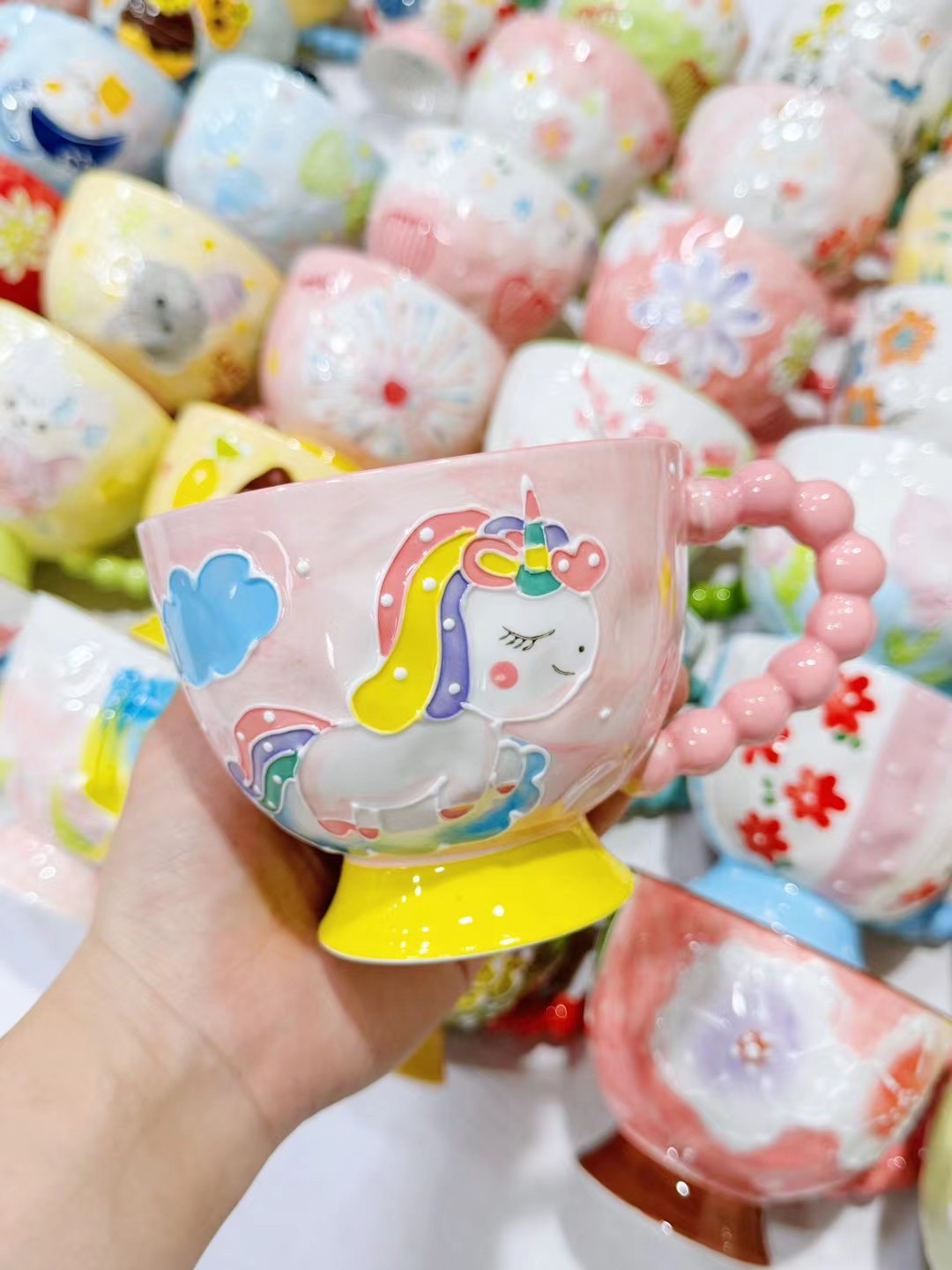 手绘陶瓷马克杯 卡通风格耐热易清洗 适用于家庭办公室早餐使用陶瓷马克杯详情图5