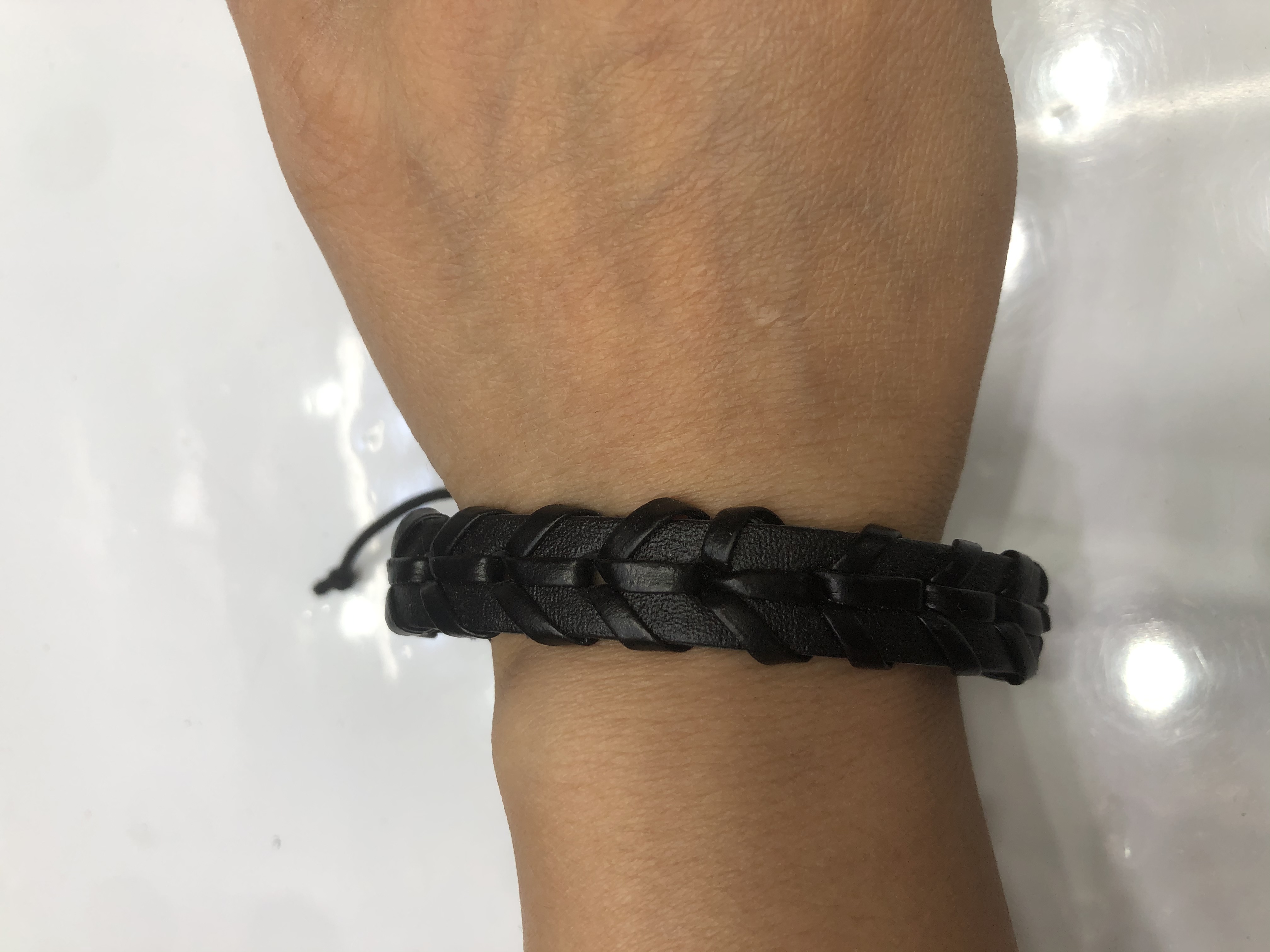 The Cowhide Bracelet Is Handmade details Picture