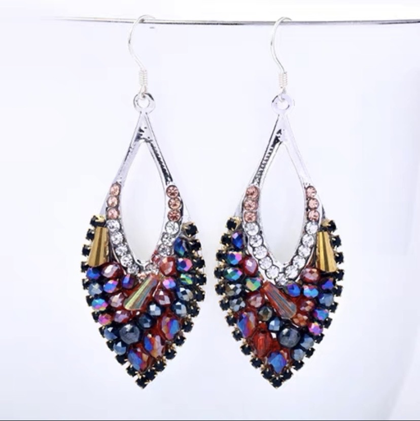 水晶锆石套链翡翠吊坠 优雅陶瓷小耳钉 塑料耳圈养耳洞套装 锆石项链耳饰一体化水晶锆石套链陶瓷小耳钉塑料耳圈养耳洞锆石套链