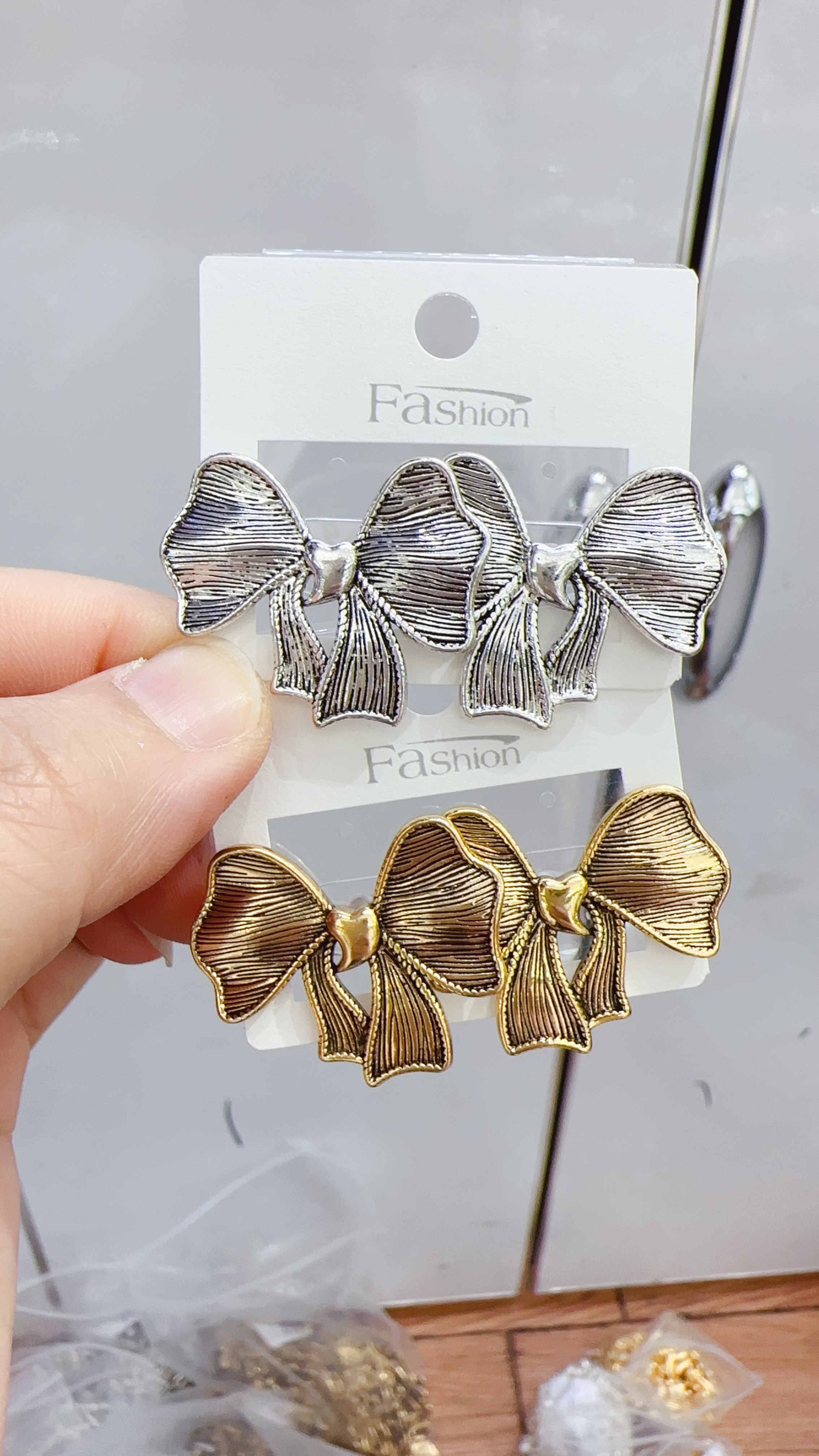 Zircon earrings for women, Korean style accessories, star-style earrings, fashionable and trendy earrings, dazzling and brilliant earrings, gift selection, star-style earrings details Picture