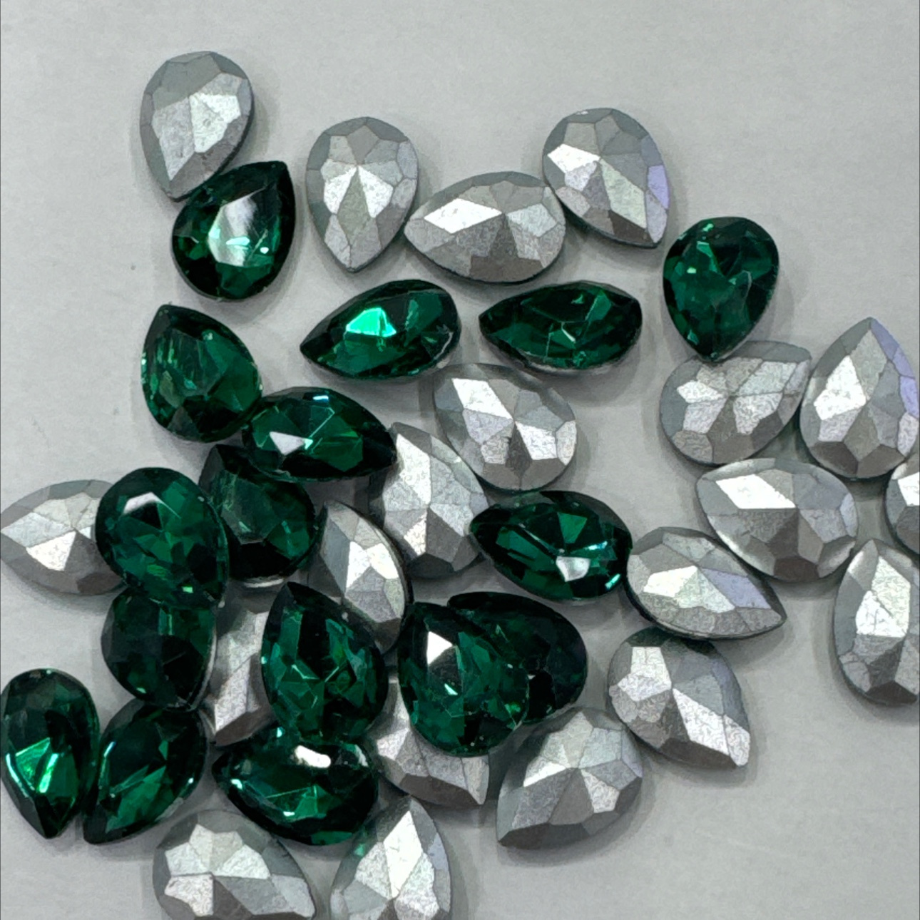 7×10 water-drop crystal glass with green holes Application Scenario