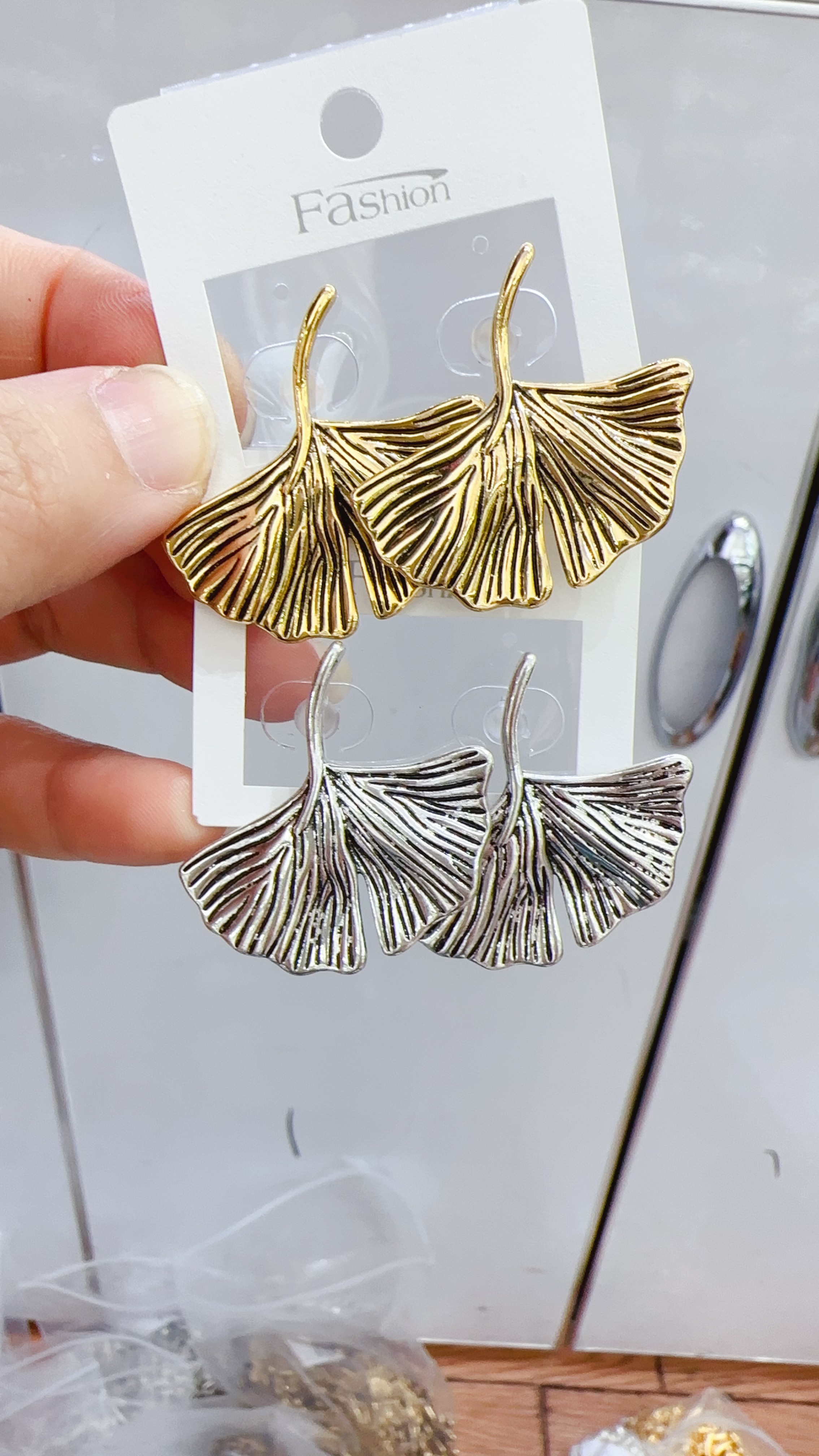 Zircon earrings for women, Korean style accessories, star-style earrings, fashionable and trendy earrings, dazzling and brilliant earrings, gift selection, star-style earrings Specification image