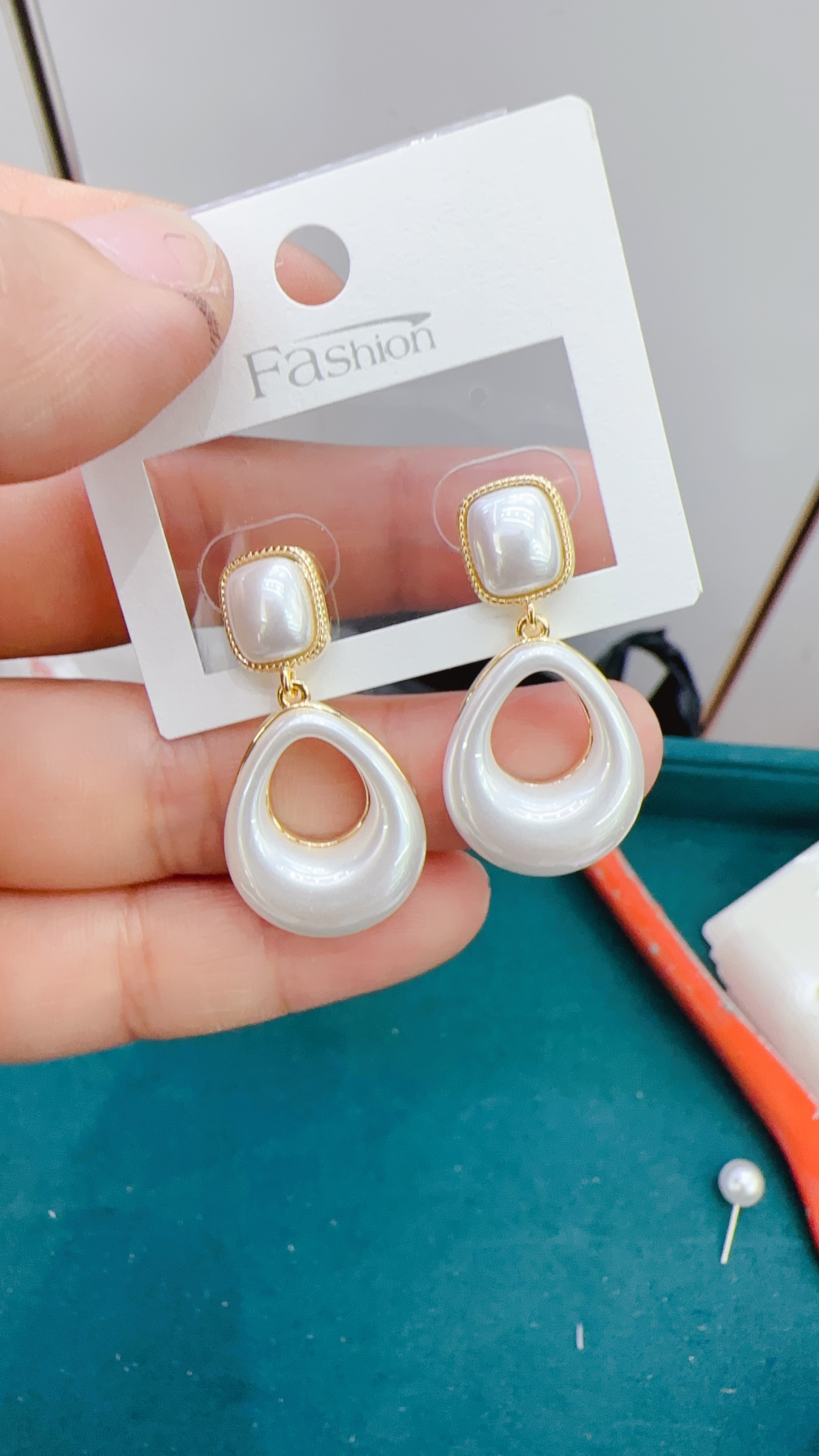 DIY handcrafted jewelry accessories, pearl decorative resin accessories, stainless steel durable ear hooks, high-quality and durable jewelry accessories