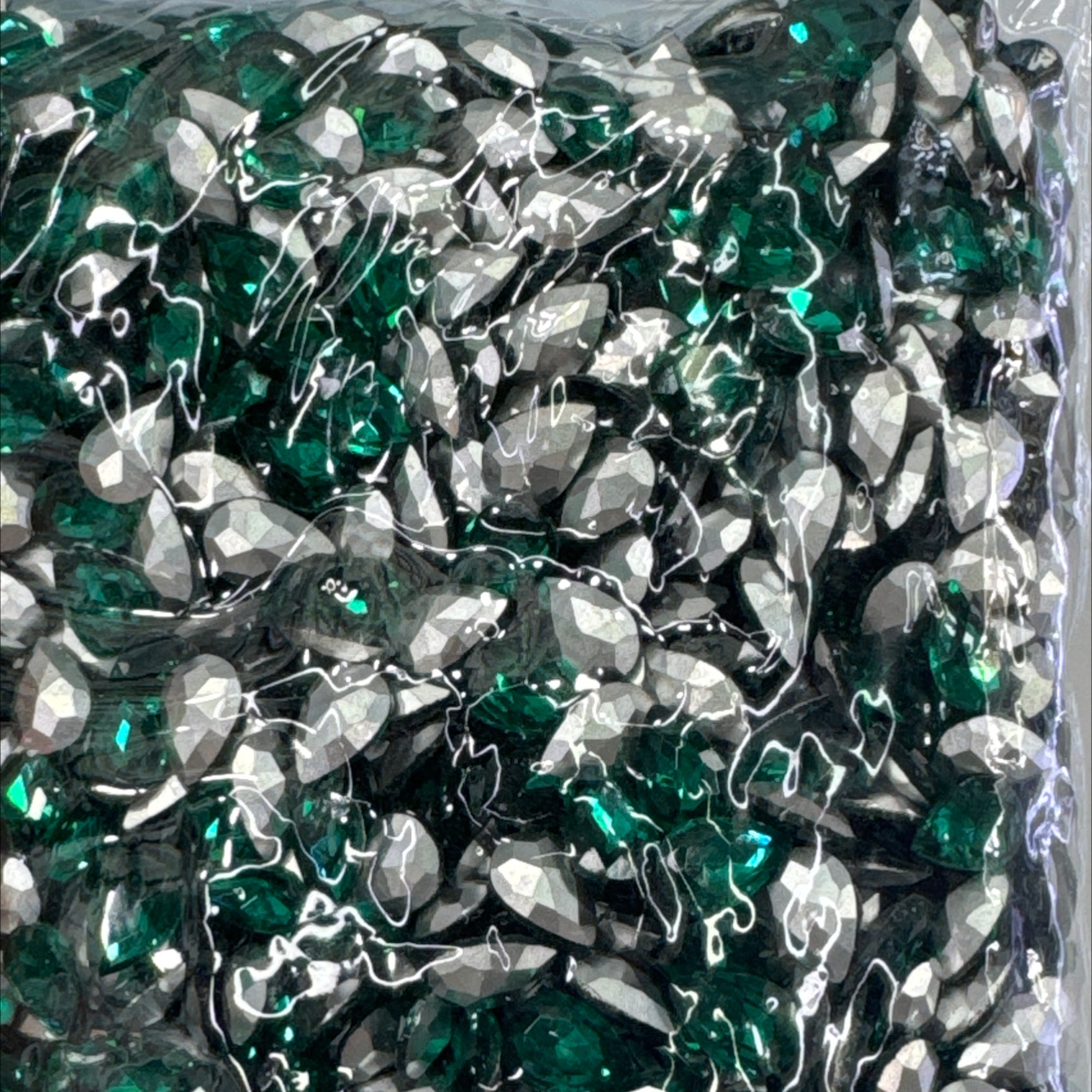 7×10 water-drop crystal glass with green holes details Picture