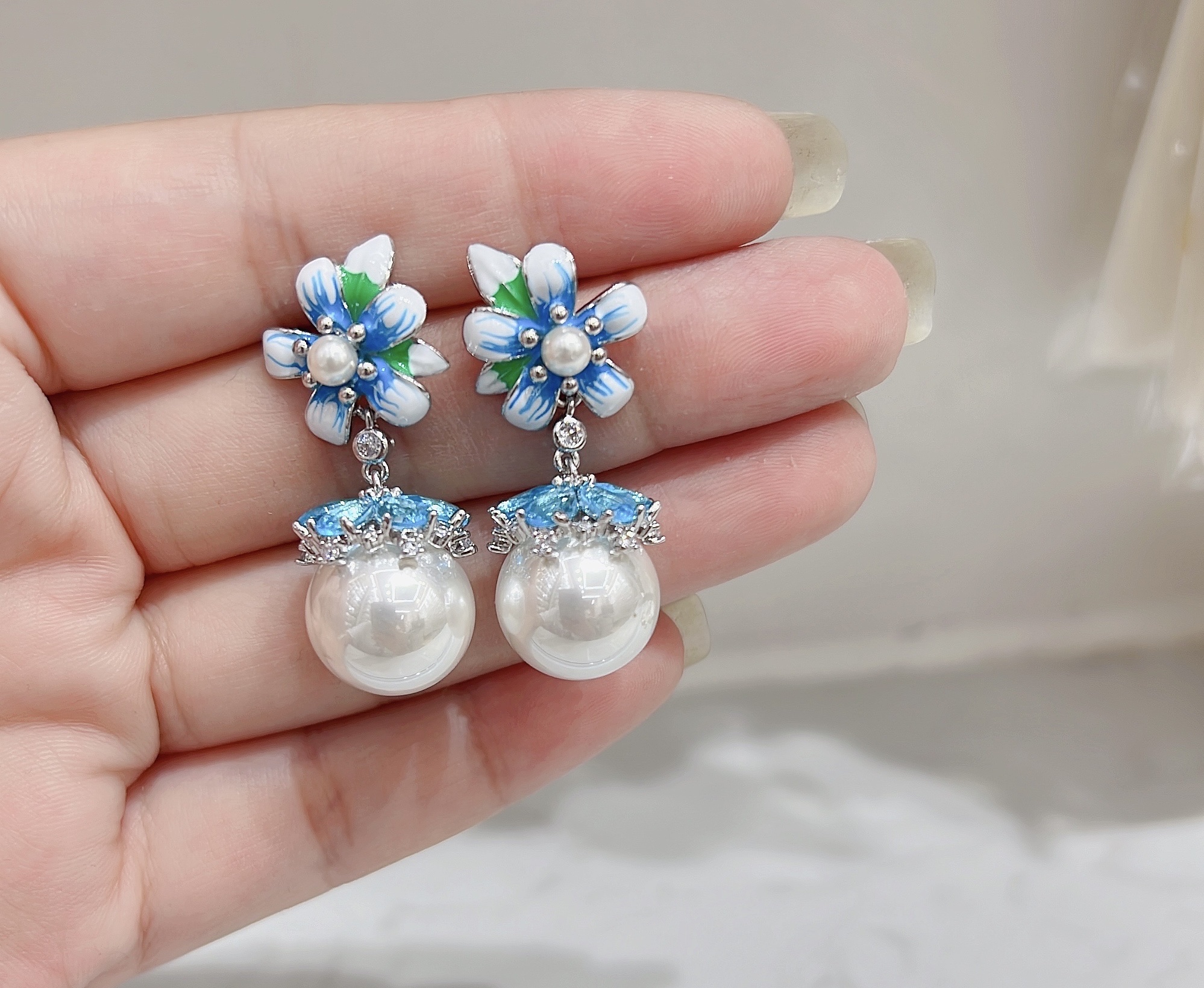 锆石耳环饰品 璀璨闪耀 明星同款耳饰 时尚潮流女士耳环 精致优雅耳饰礼物 花珍珠耳钉