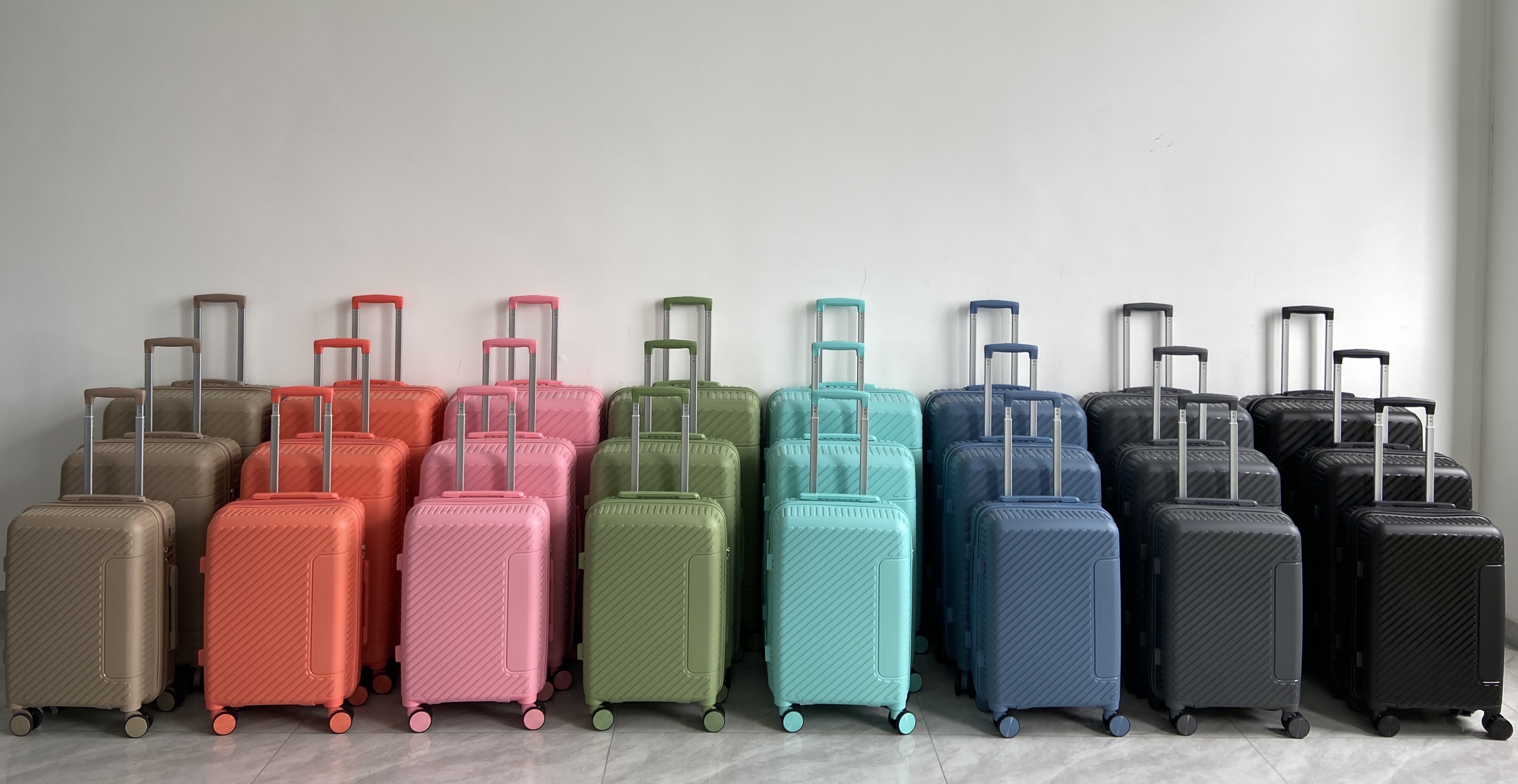 新款全配色PP行李箱图