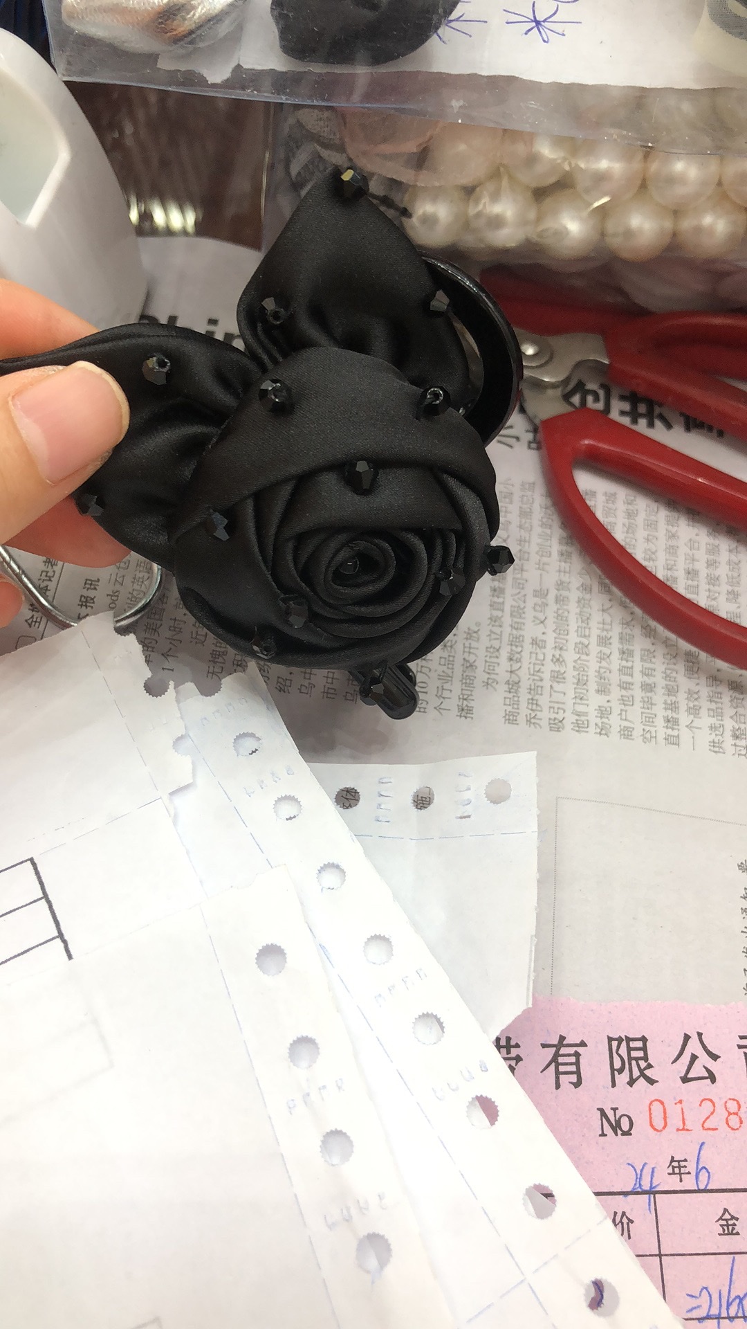 时尚轻奢 布料针缝水钻玫瑰花 发圈抓夹 花朵马尾 丸子头发饰 女头饰.发夹细节图