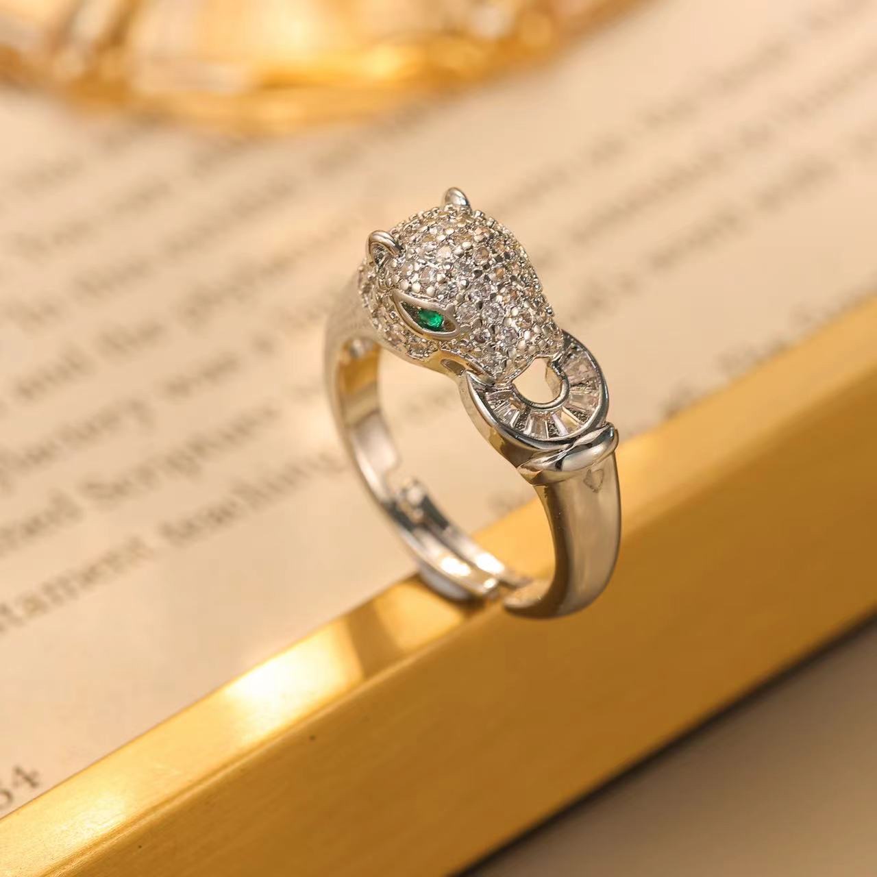 欧美跨境铜镀金微镶锆石时尚豹头开口戒指男女款个性嘻哈指环手饰细节图