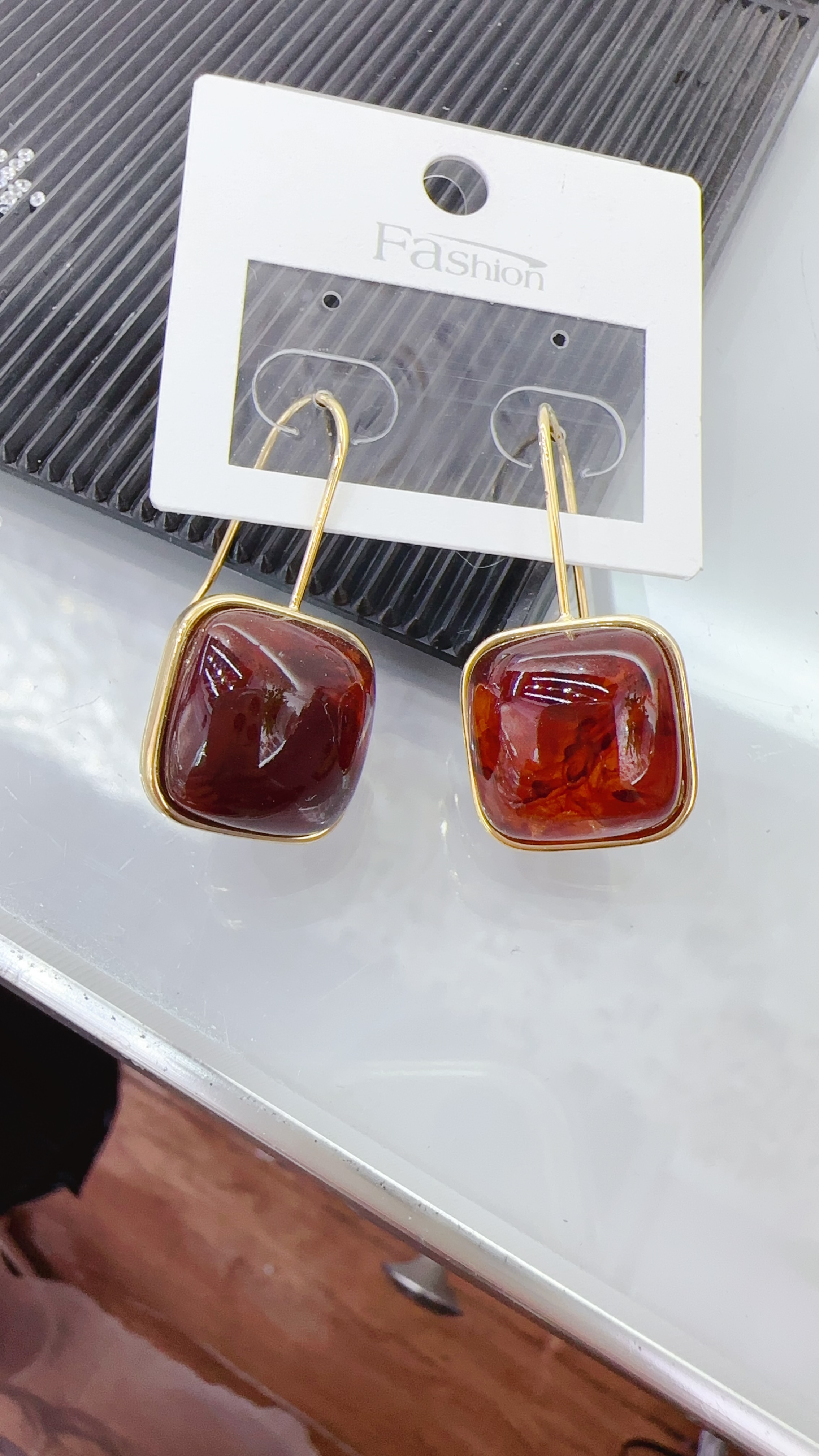 High-end accessories, star-style earrings, fashionable and trendy earrings, cool and dazzling earrings details Picture
