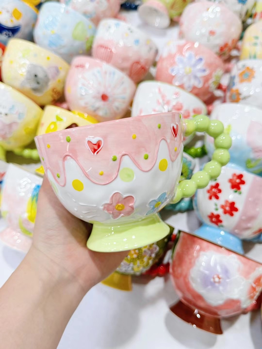 手绘陶瓷马克杯 卡通风格耐热易清洗 适用于家庭办公室早餐使用陶瓷马克杯详情图3