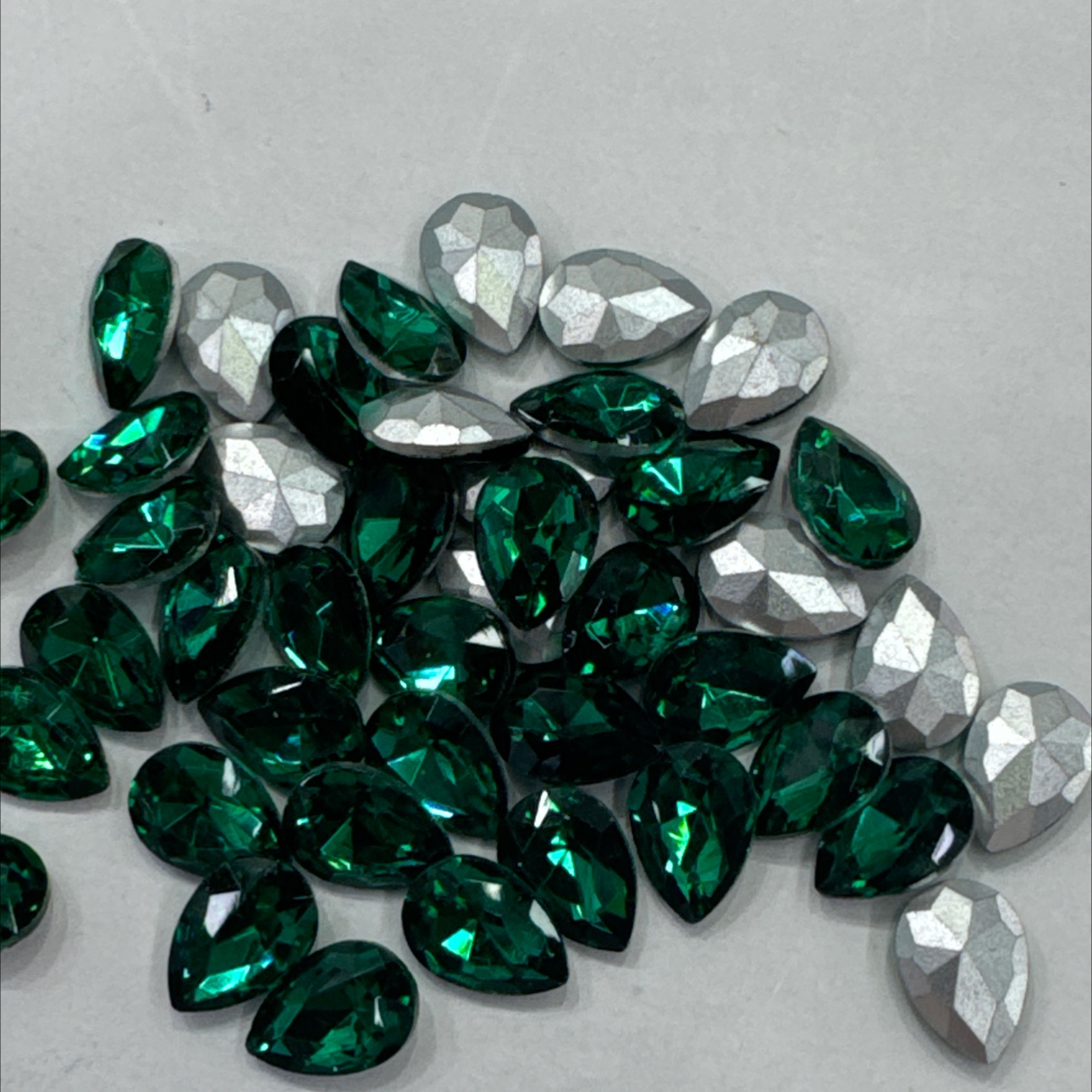 7×10 water-drop crystal glass with green holes detail image 2