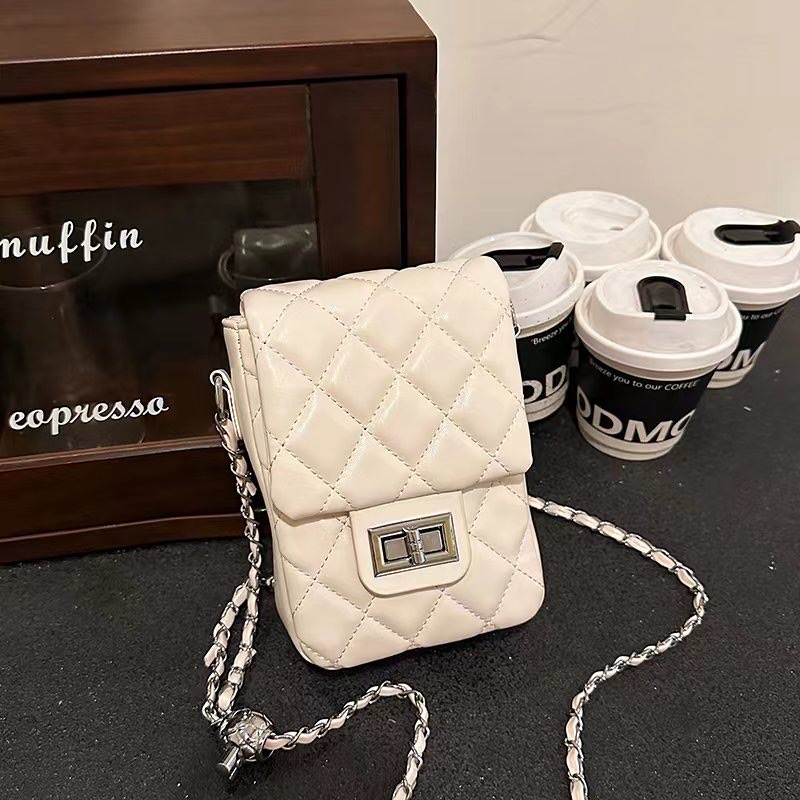 热销女士包包 箱包新款潮流女包 休闲时尚手提包包 便携轻巧手机包详情2