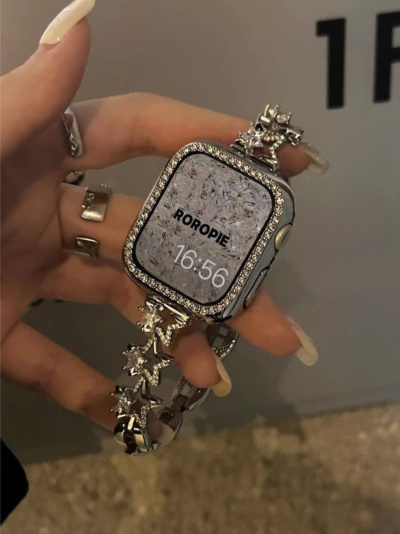 Suitable for Apple Watch iwatch9 strap, fine stainless steel metal star chain, Apple Watch 8 women's version, unisexual bracelet Application Scenario