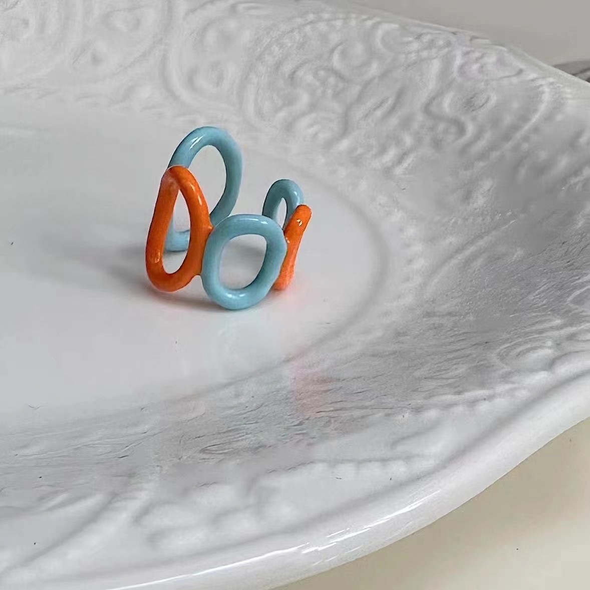 The copper-plated real gold colored oil-dripping ring has a unique personality details Picture