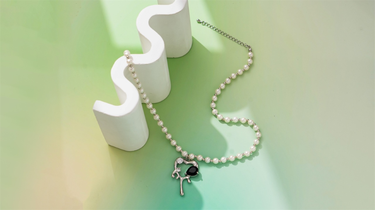 A short, elegant and versatile necklace for women, simple, fashionable and exquisite pearl pendant necklace, gift jewelry Item Picture