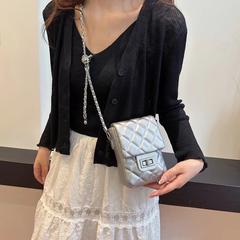 热销女士包包 箱包新款潮流女包 休闲时尚手提包包 便携轻巧手机包详情3