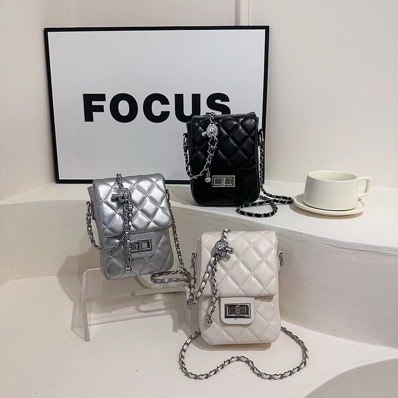 热销女士包包 箱包新款潮流女包 休闲时尚手提包包 便携轻巧手机包图