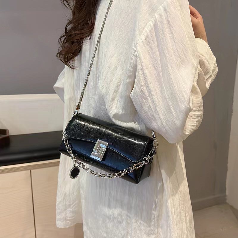 热销女士包包 箱包新款时尚女包 轻便实用休闲包包 手提斜挎两用详情6