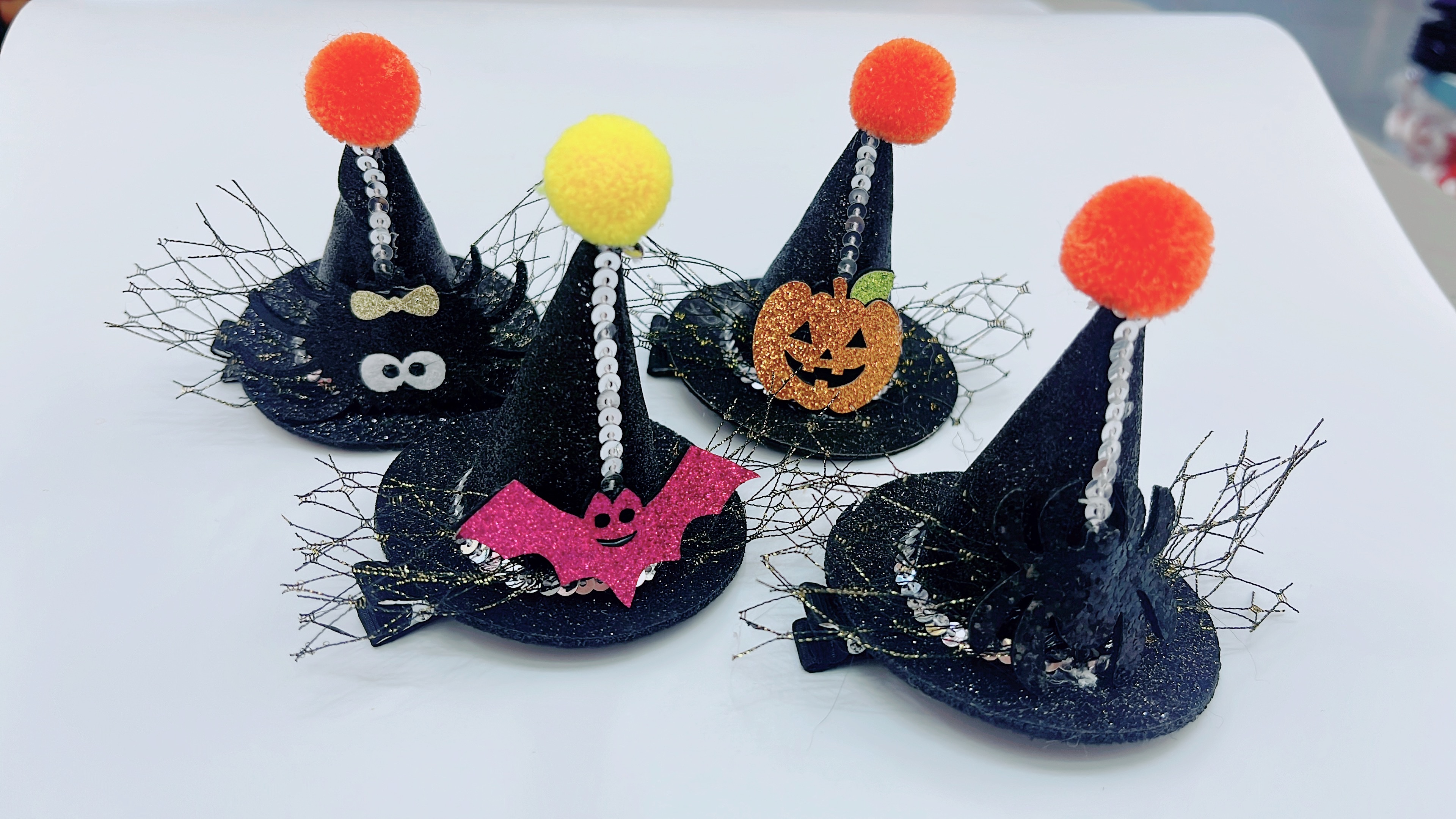 Creative accessories: Halloween wizard hat Headwear, top clip, black lace bow, children's hair accessory, flashing light, witch hat, hair clip, hair accessory, hair accessory details Picture