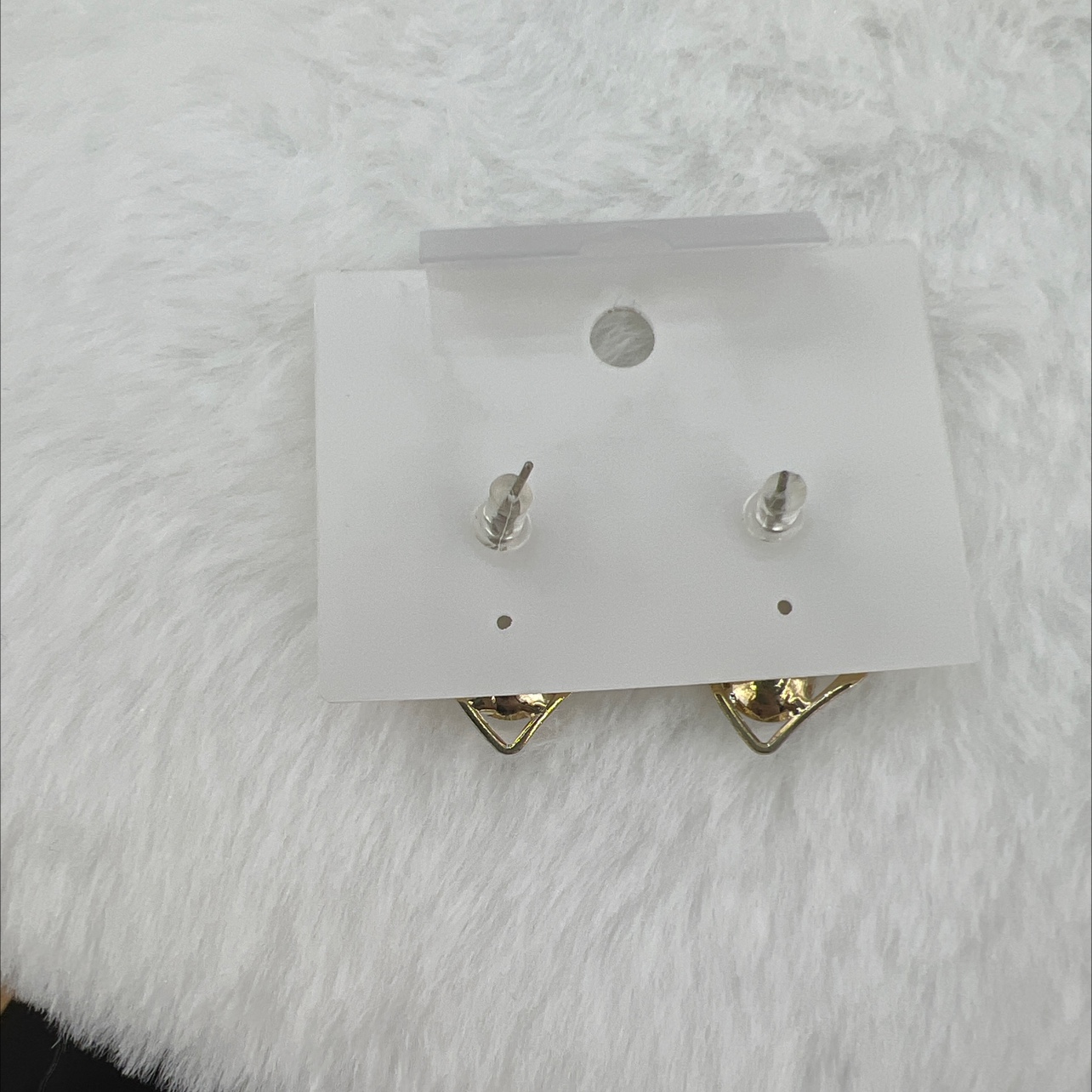 Zircon earrings are dazzling and showy, the same style as those worn by celebrities, exuding a strong sense of luxury. The earrings are exquisite and elegant details Picture