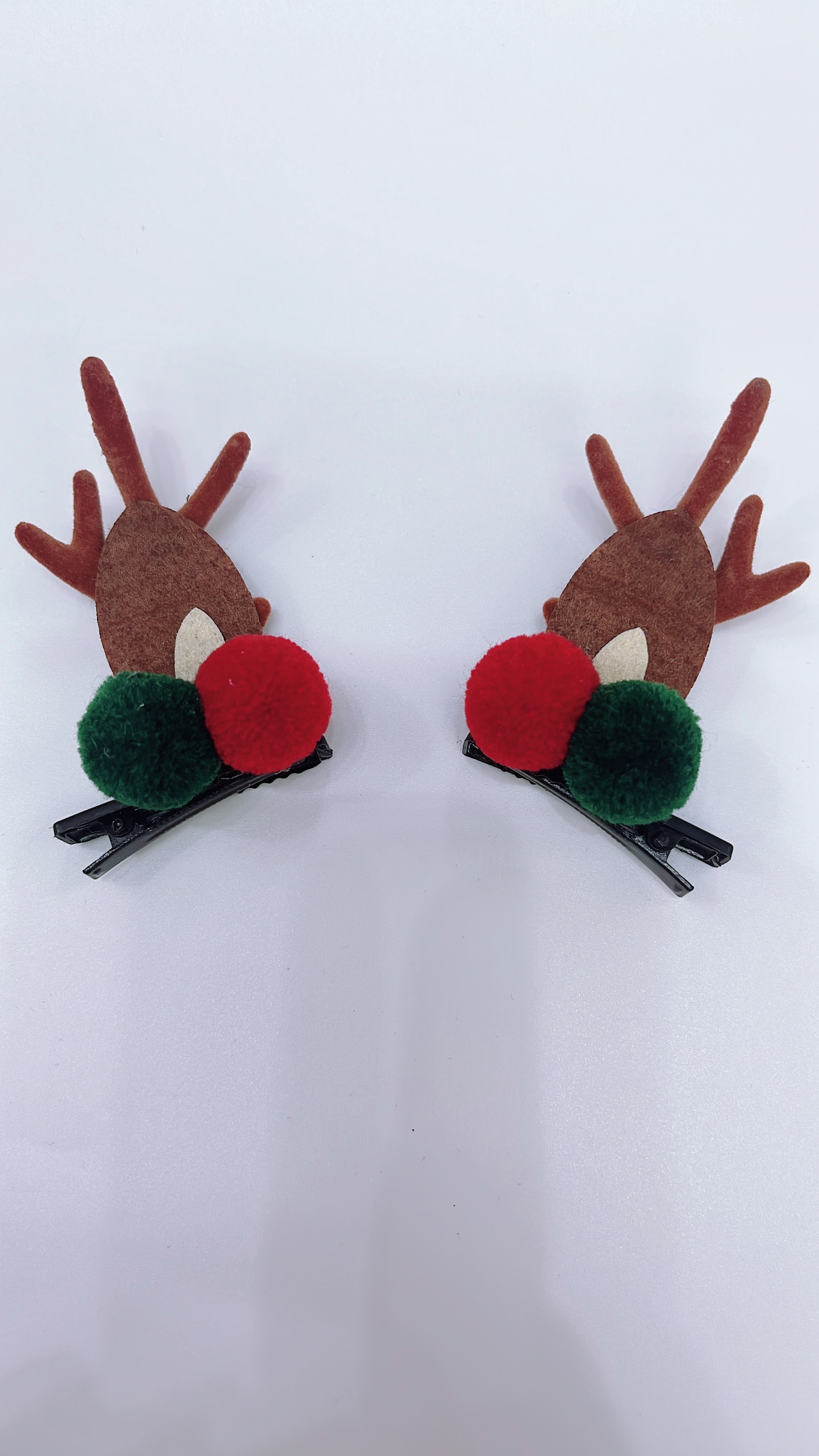 Amazon's best-selling children's bow hair, Christmas antler hair clips, QQ hairballs, Christmas hair accessories, luminous antler hair bands, girls' forest-style antler hair clips, headwear, adult and children's hair clips, small gifts Application Scenario