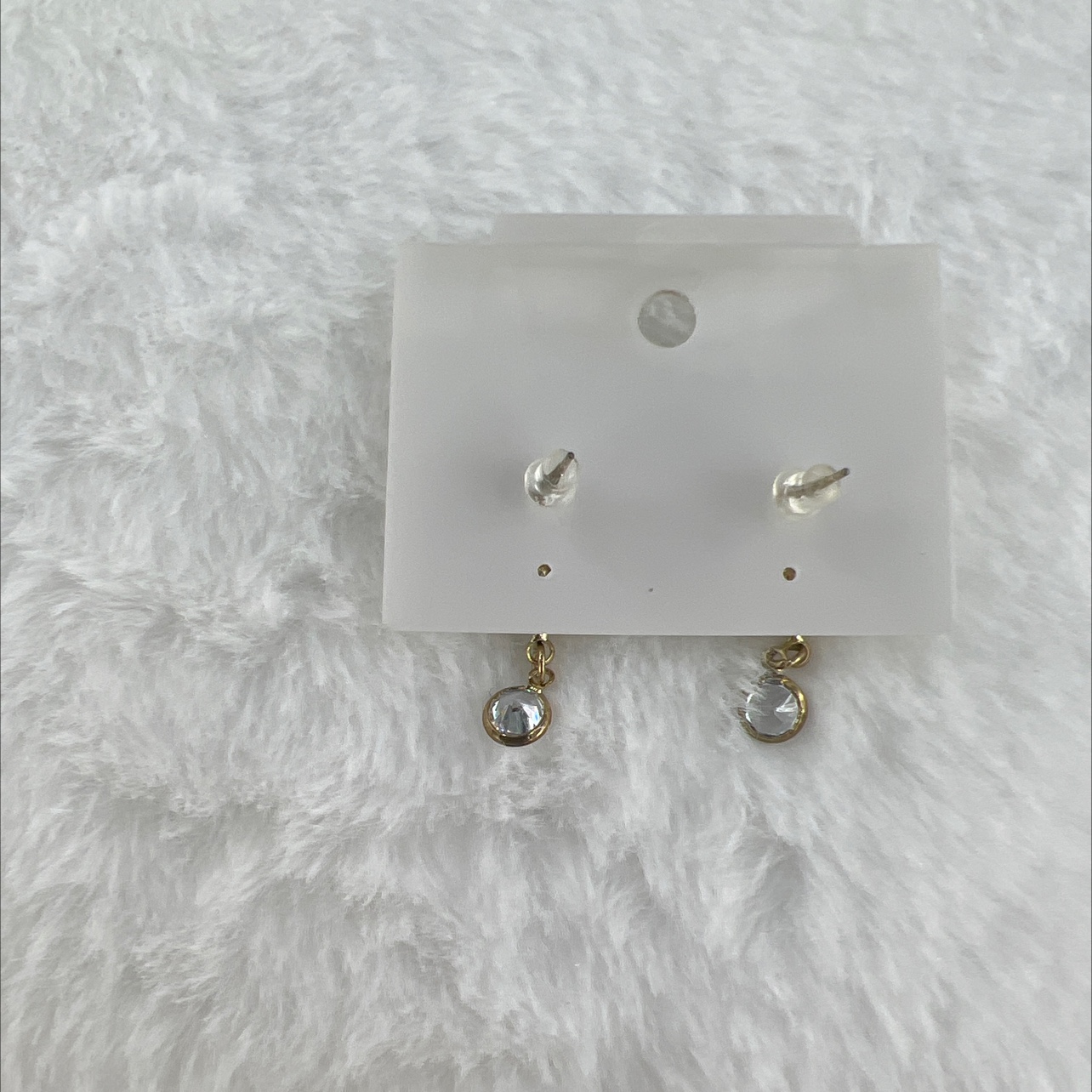 Zircon earrings are dazzling and eye-catching. They are star-style earrings that are exquisite and fashionable. They are trendy earrings for women. New zircon earrings details Picture