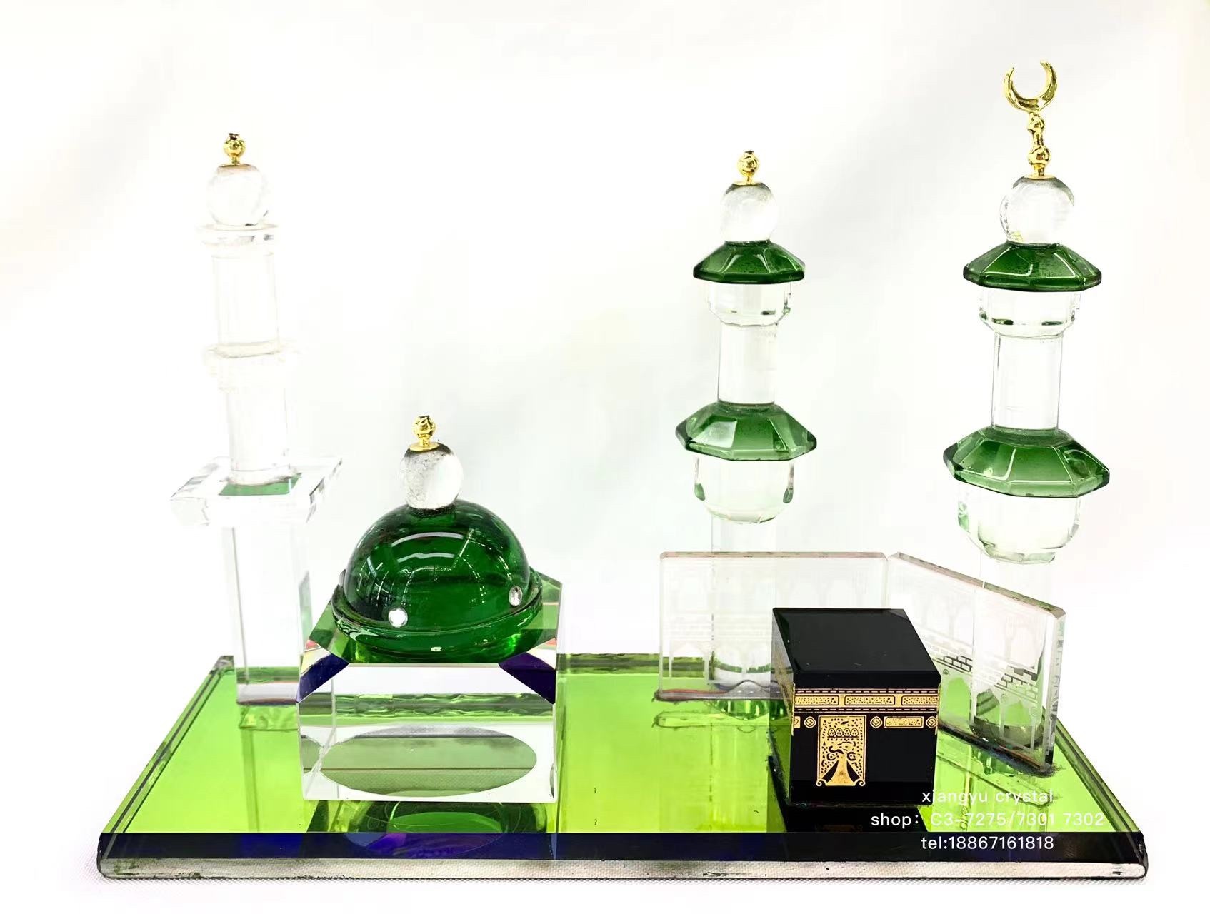 Glass handicraft ornaments, green rectangular base plate, with 2 transparent glass and green columns, a black house, and one transparent column