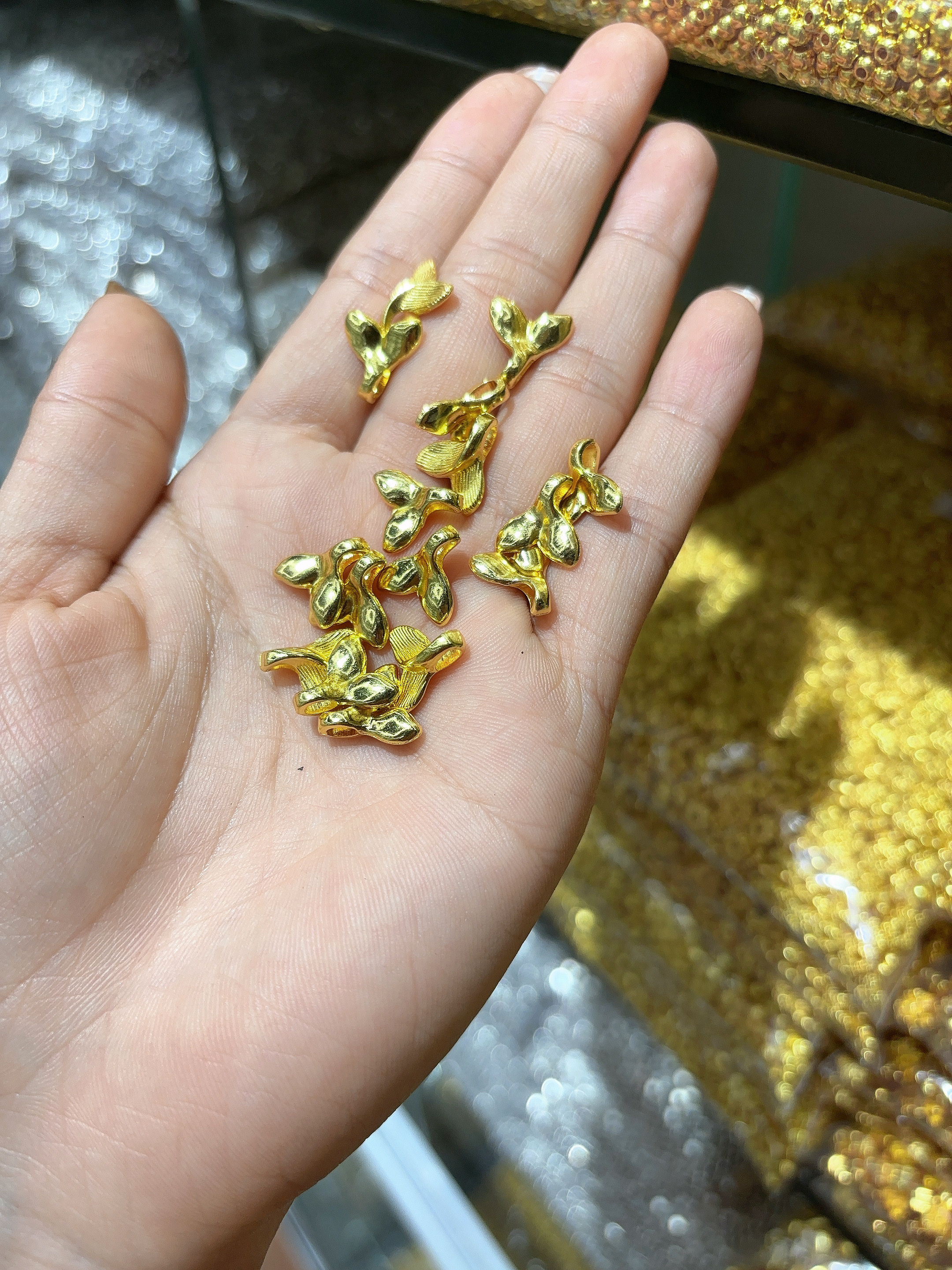 Golden patterned fishtail pendant, bracelet, earrings, earrings, diy jewelry accessories, handcrafted beaded materials, pendant jewelry accessories Specification image