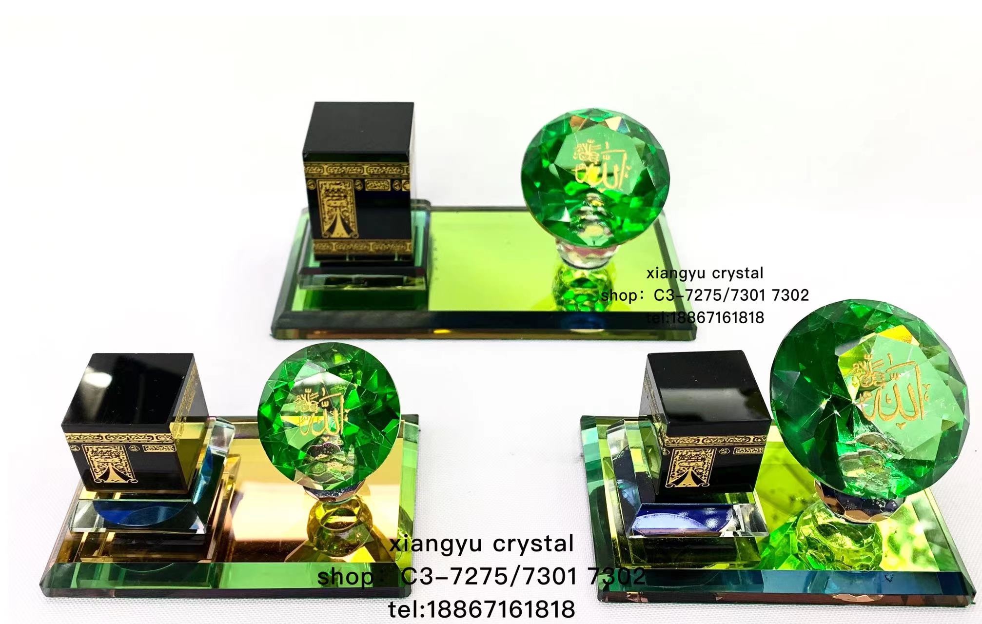The crystal handicraft ornaments feature a green crystal base, a black house, green bricks and stones with logos, and are Muslim ornaments. They are novel and unique in style