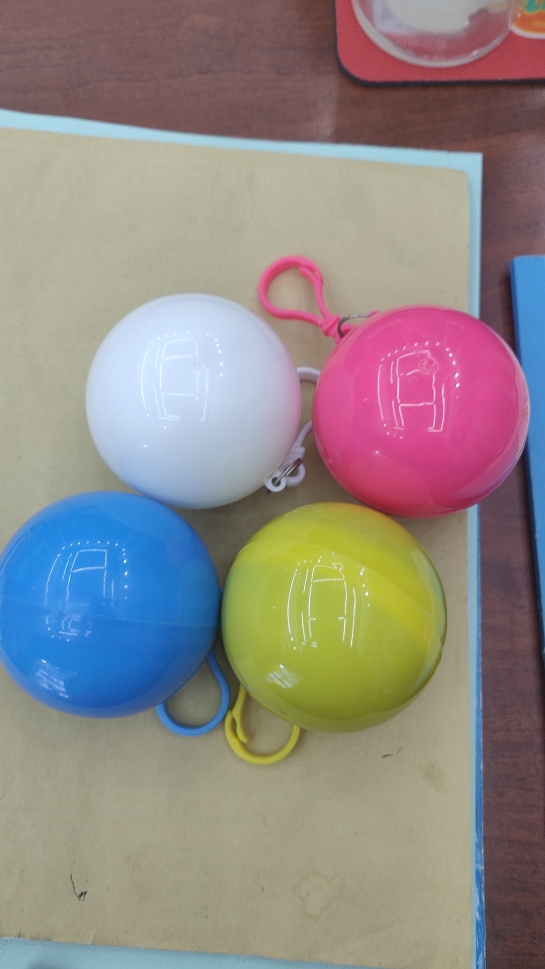 球形压缩一次性雨衣成人/儿童雨衣