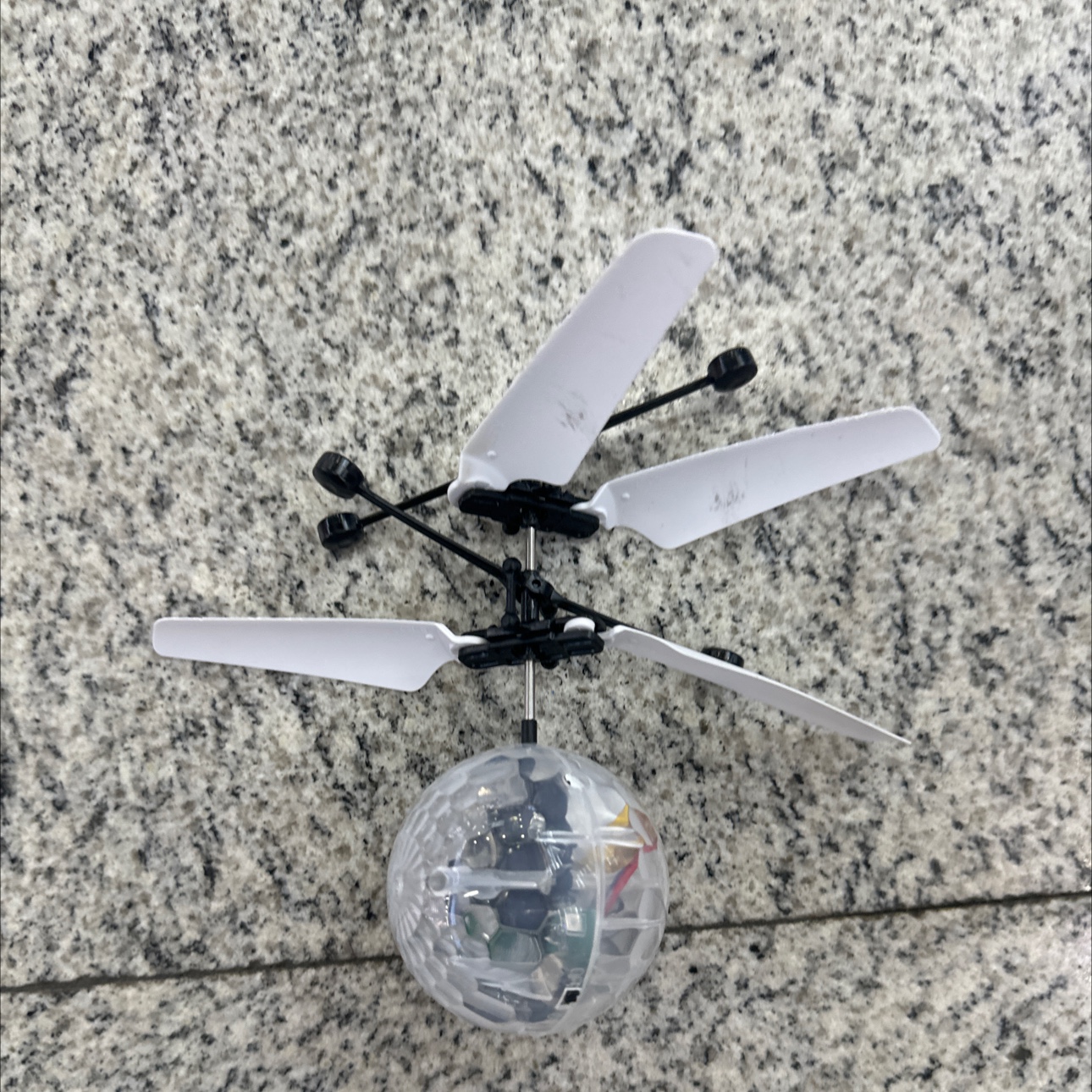 夜光球   带灯光   充电  可用手感应  飞机  无人机玩具