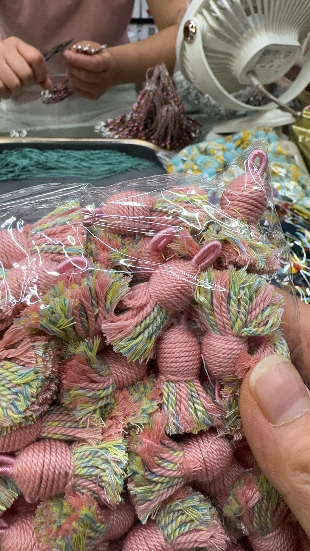 Handmade DIY materials: cotton rope, elastic thread, jade thread, beaded thread, lobster knot, mobile phone rope, bracelet, necklace, woven accessories, wear-resistant and stretchable Application Scenario