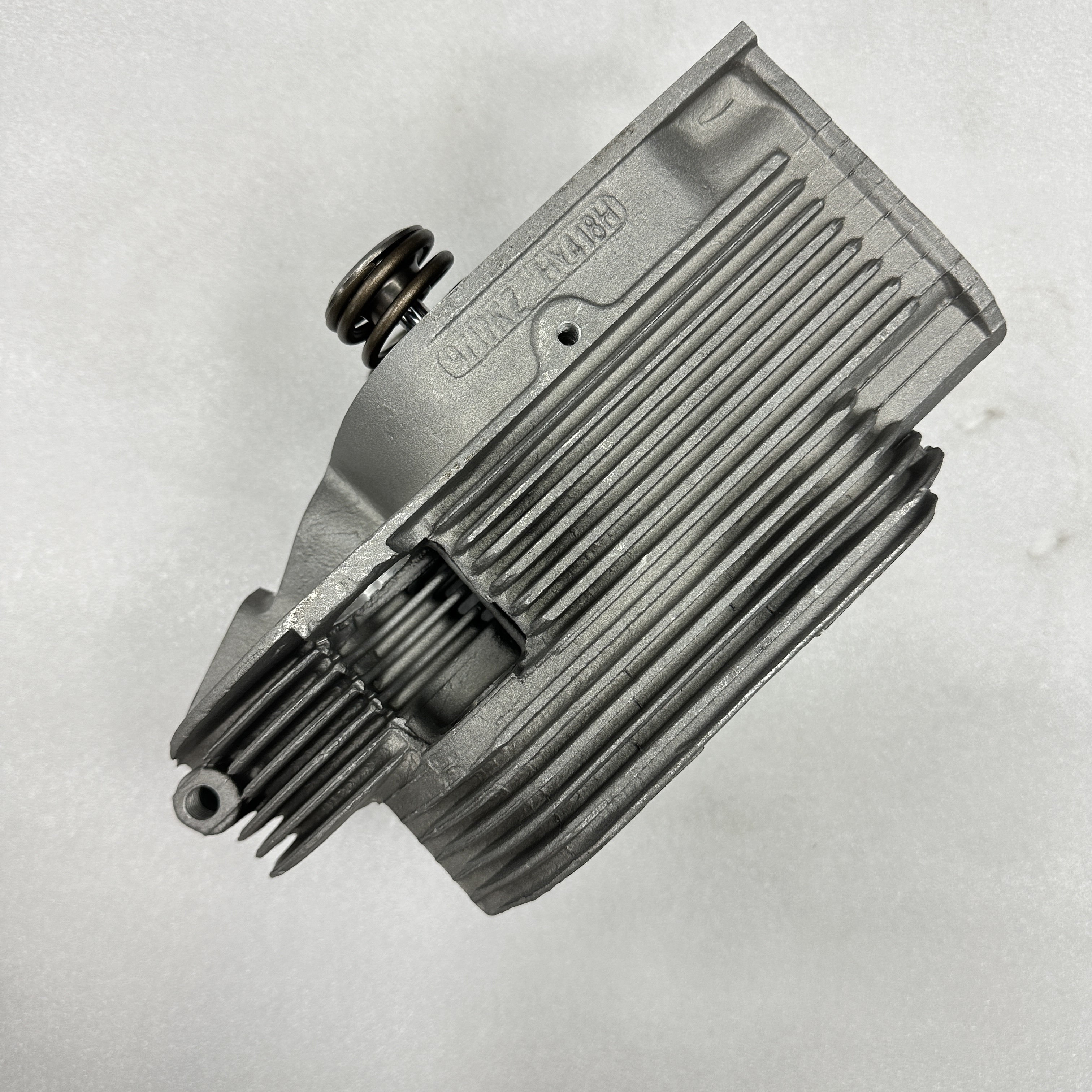 Auto parts for DEUTZ DEUTZ 912 engine cylinder head 04158537