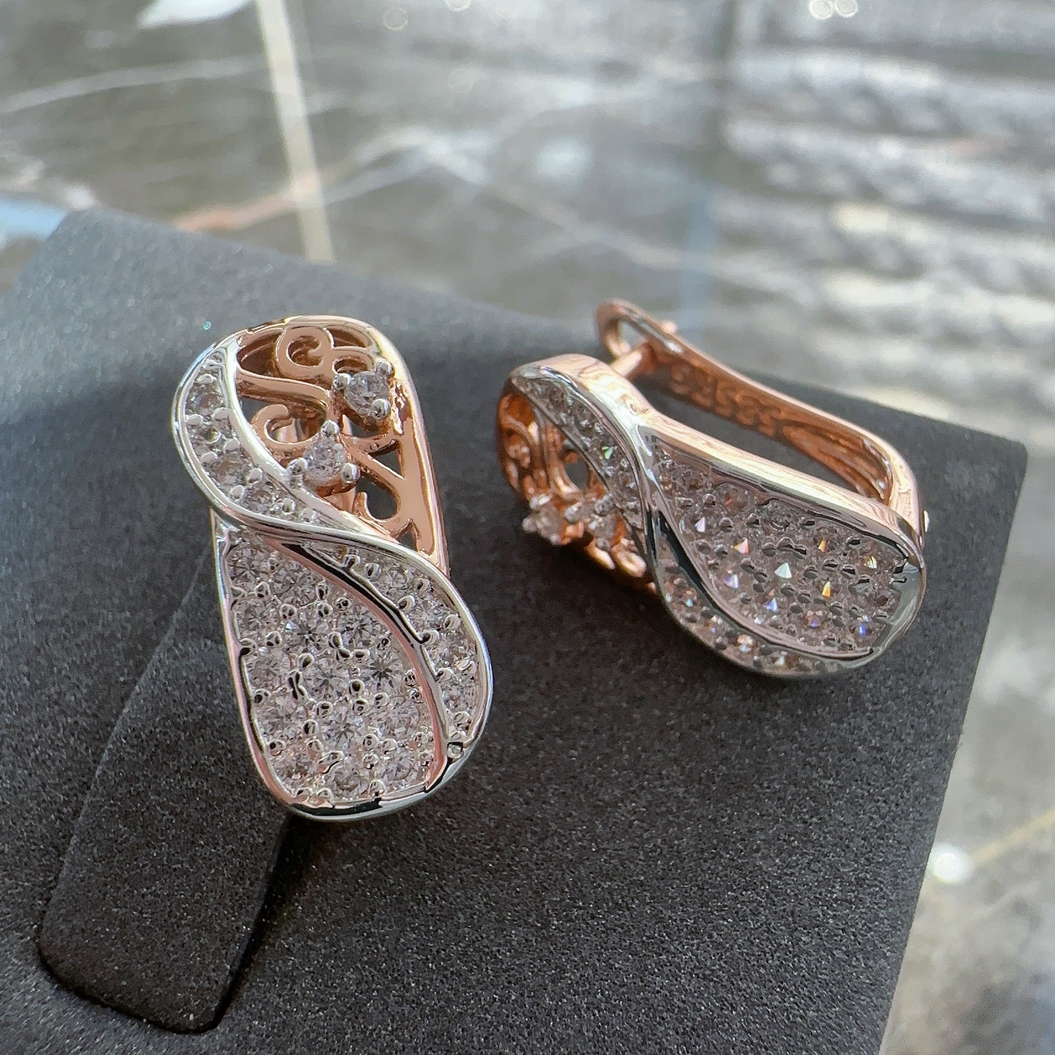 Gulkina's new micro-inset zircon earrings, exquisite two-color earrings, 585 rose gold cross-border direct supply, Russian jewelry, hollow zircon earrings, earrings and pendants factory wholesale detail image 3