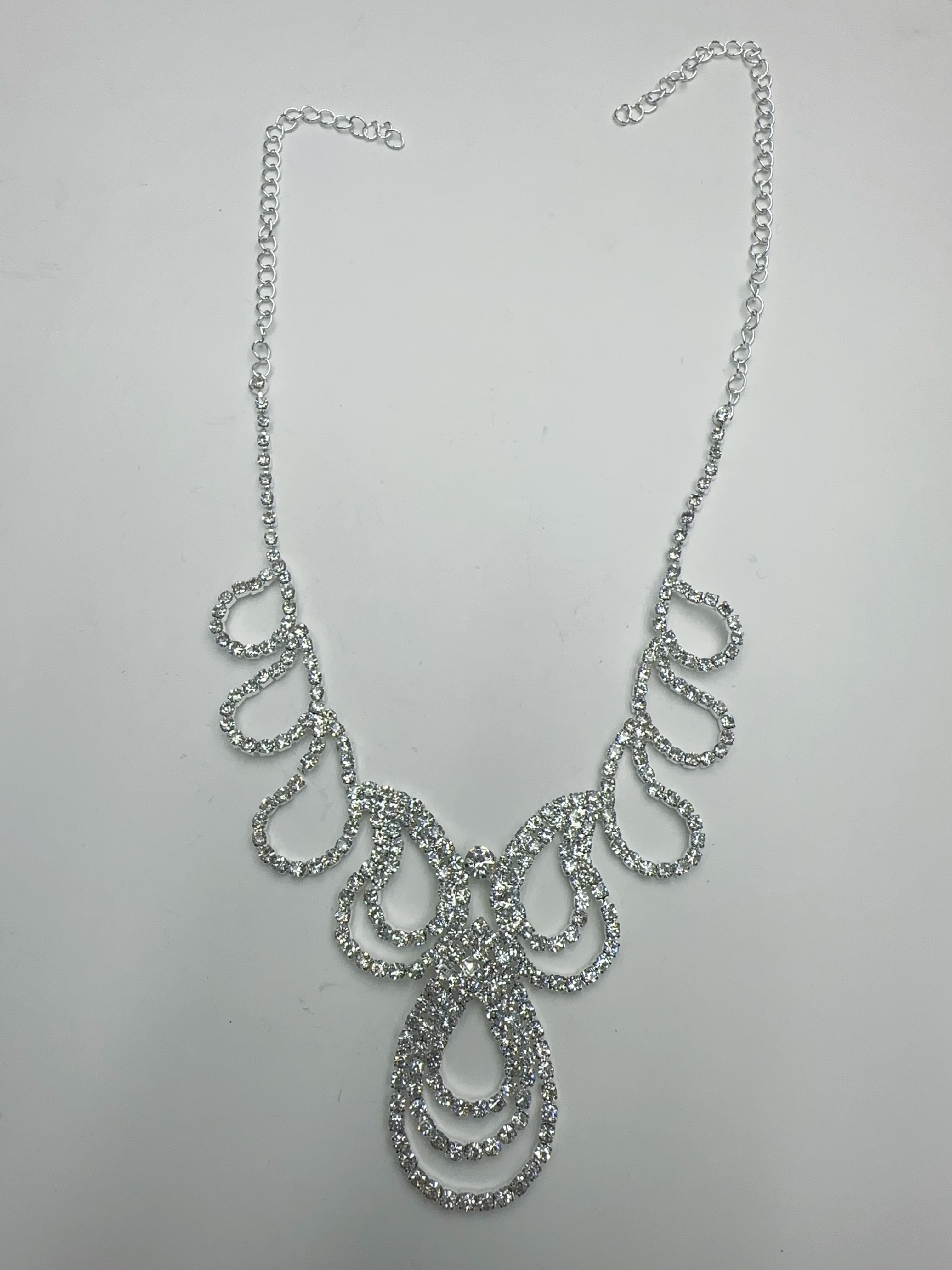 This fashionable and versatile European and American diamond-encrusted hollowed-out tassel necklace exudes a super dazzling charm. It features a fashionable collarbone chain with a light luxury and high-end feel, and is a women's necklace