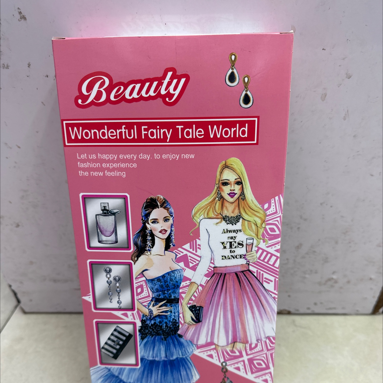 套装娃娃加指甲片，娃娃手关节可动。大辫子加耳环公主娃娃细节图