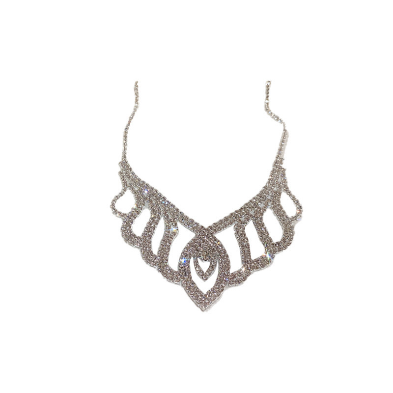 This fashionable and versatile European and American diamond-encrusted hollowed-out tassel necklace exudes a super dazzling charm. It features a fashionable collarbone chain with a light luxury and high-end feel, and is a women's necklace detail image 7