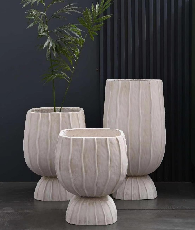 Simple vertical pattern magnesium oxide vase for indoor decoration, flower art, flower arrangement