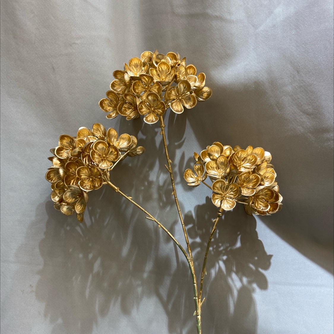 Silicone-made artificial flowers and simulated flowers have a high degree of simulation, with bright and vivid colors, beautiful decoration and outstanding temperament