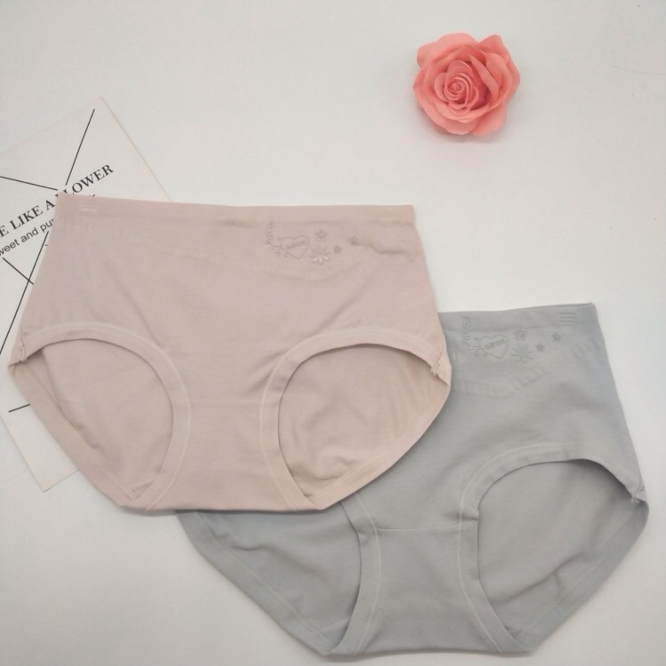 New Compact Cotton Women's Underwear Mid-Waist Stylish Breathable Comfortable Women's Briefs Application Scenario