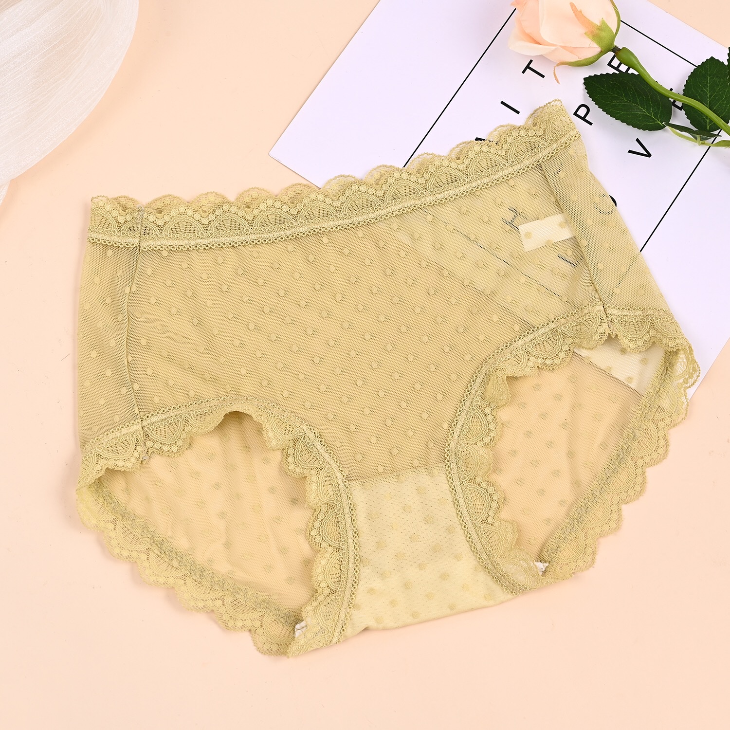 Solid Color Mid-Waist Lace Polka Dot Girls Underwear Sexy, Light And Comfortable No Feeling No Trace Women Briefs Application Scenario