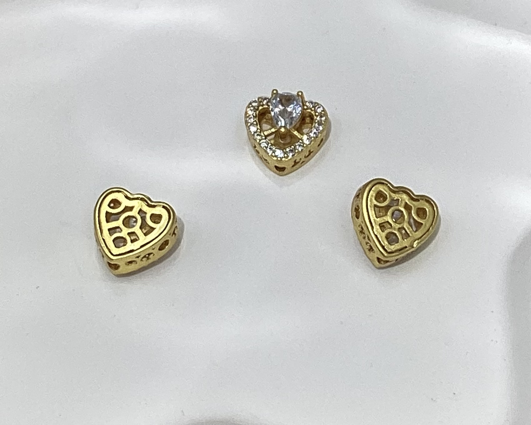 Zirconia, small diamonds, sparkling and strong color retention, heart-shaped copper jewelry accessory details Picture