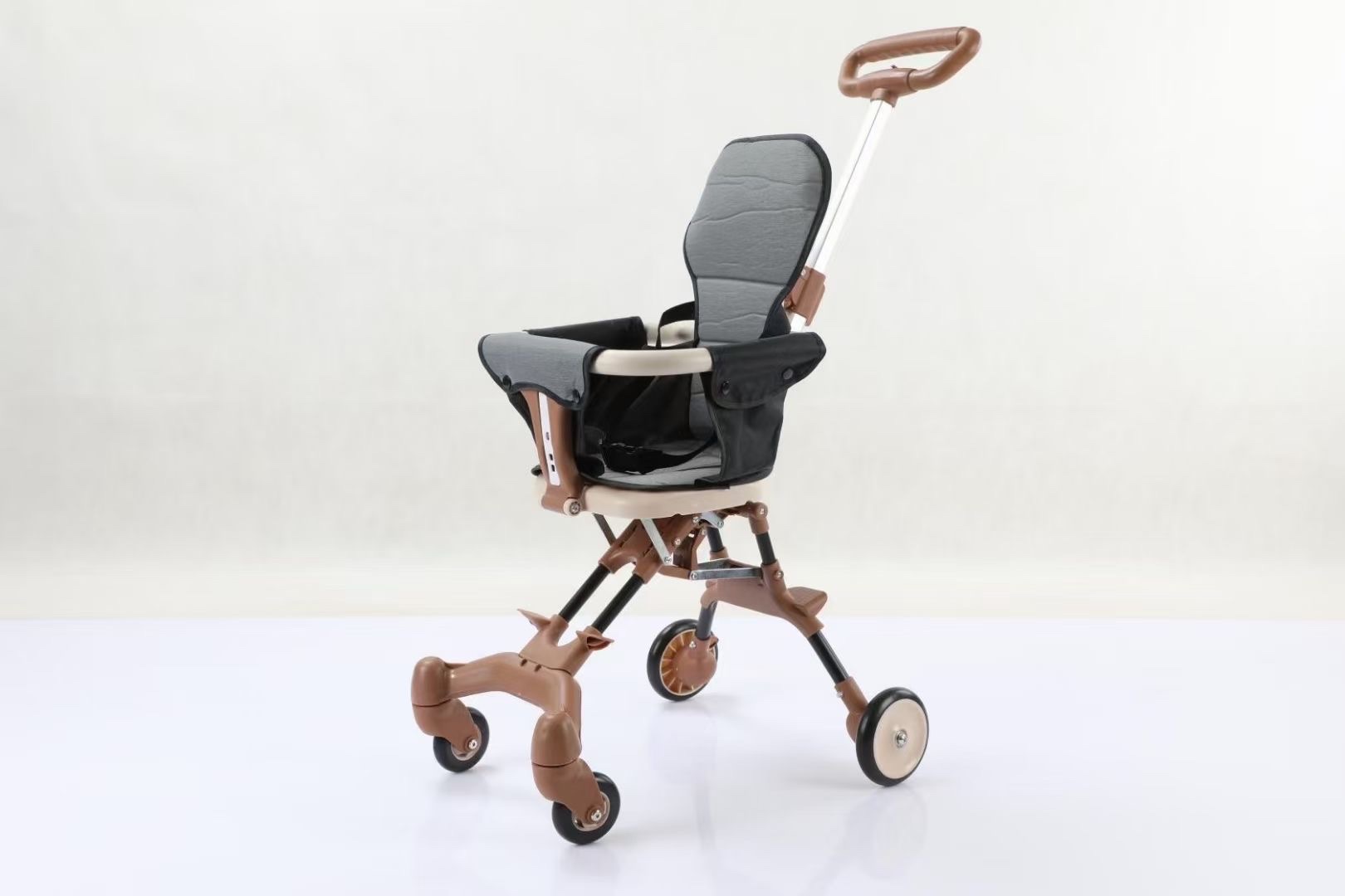 This baby stroller is lightweight, foldable, and can be folded with one button. It is a bidirectional baby stroller for children and is compact details Picture