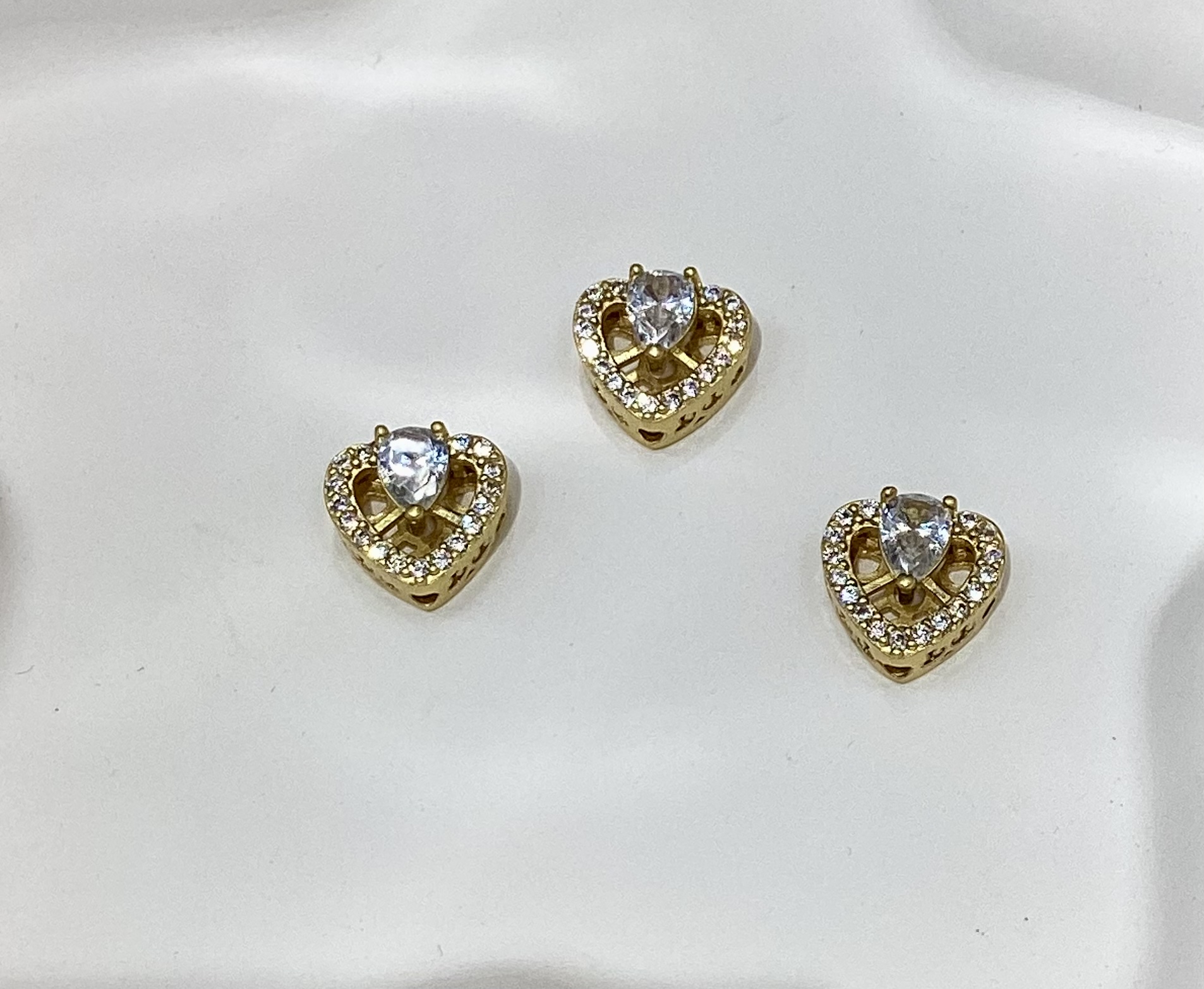 Zirconia, small diamonds, sparkling and strong color retention, heart-shaped copper jewelry accessory